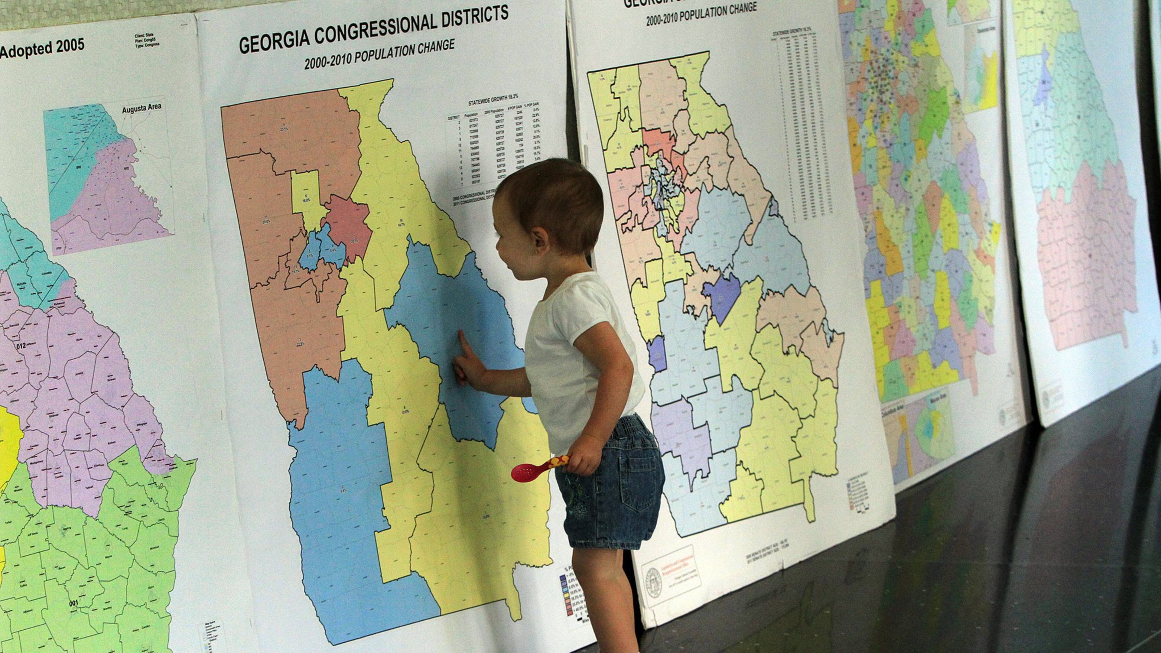 A child looks over redistricting maps during a 2011 public hearing. (HANDOUT PHOTO)