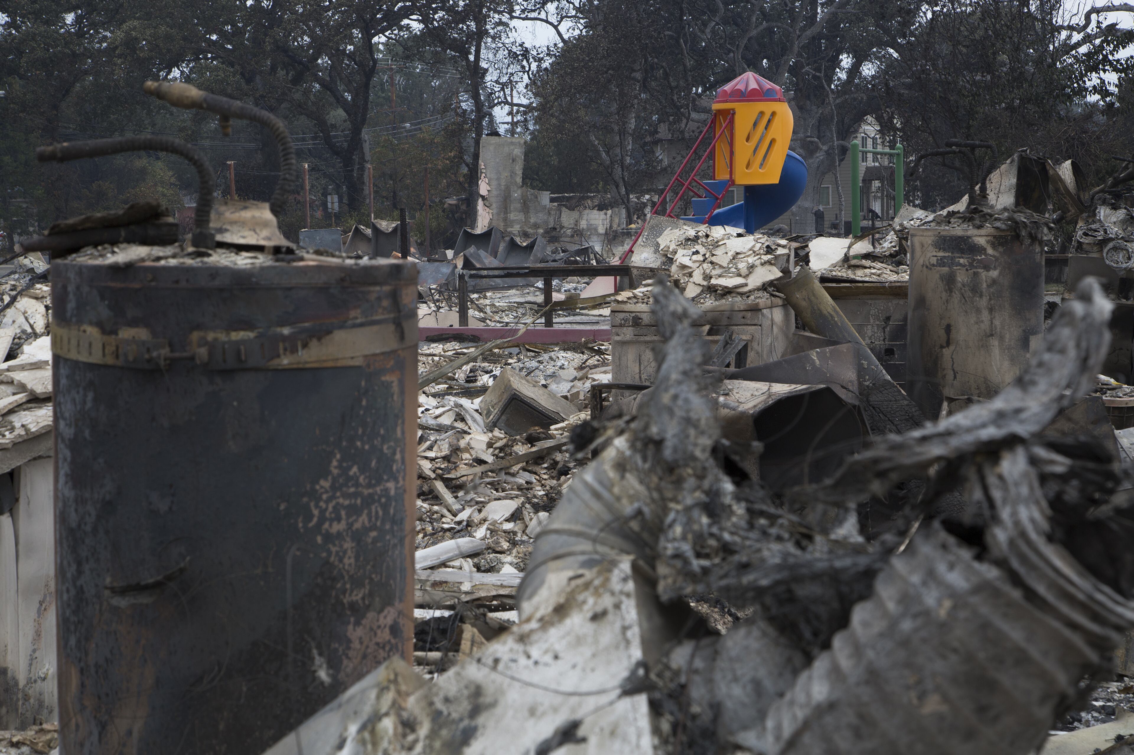 An apartment complex lies in ruins, burned by the Valley Fire on September 14, 2015 in Middletown, California. The 95-square-mile fire has destroyed hundreds of homes and is only five percent contained. (Photo by David McNew/Getty Images)