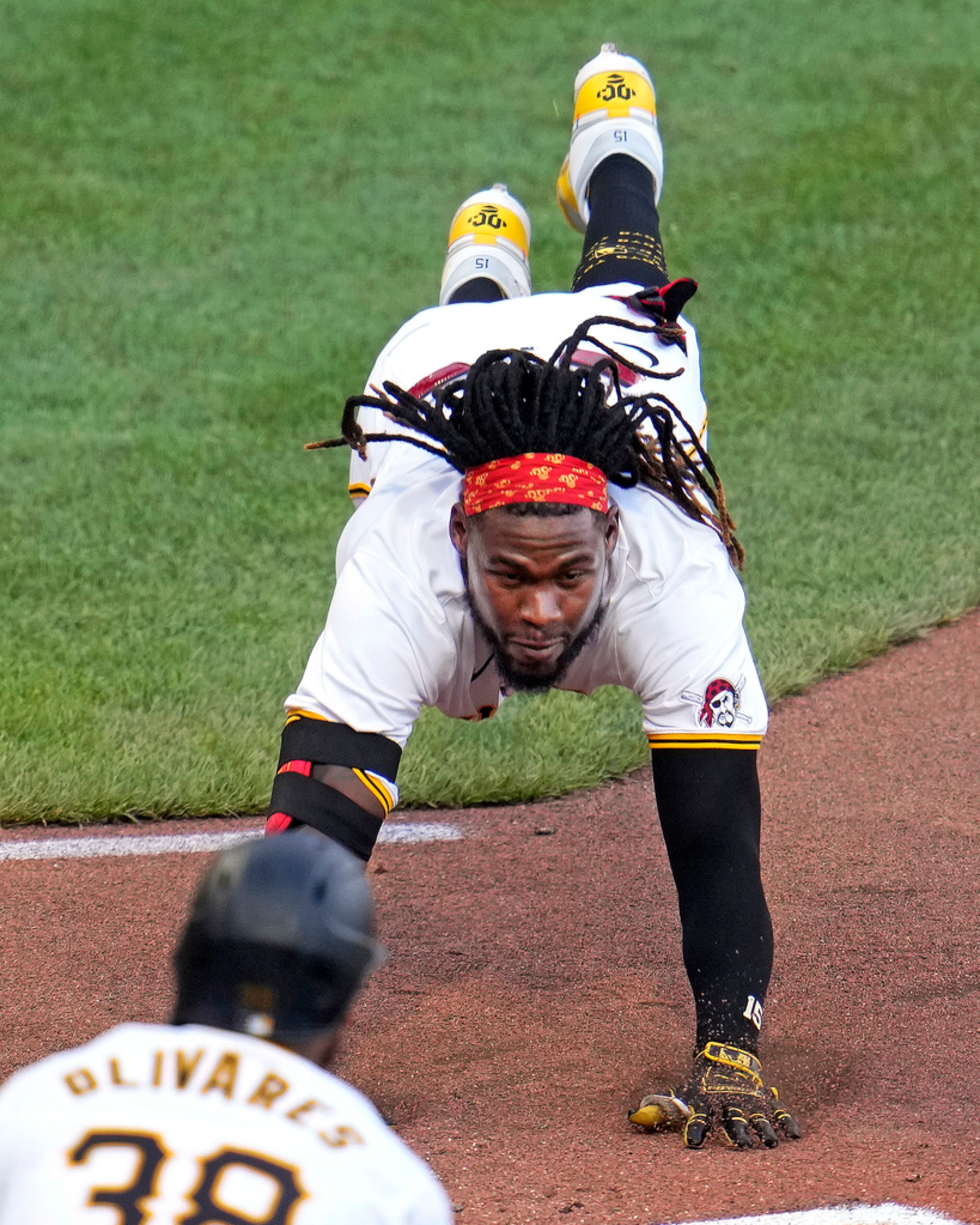 Pittsburgh Pirates' Oneil Cruz scores on a double by Nick Gonzales off Atlanta Braves starting pitcher Reynaldo López during the fourth inning of a baseball game in Pittsburgh, Saturday, May 25, 2024. (AP Photo/Gene J. Puskar)