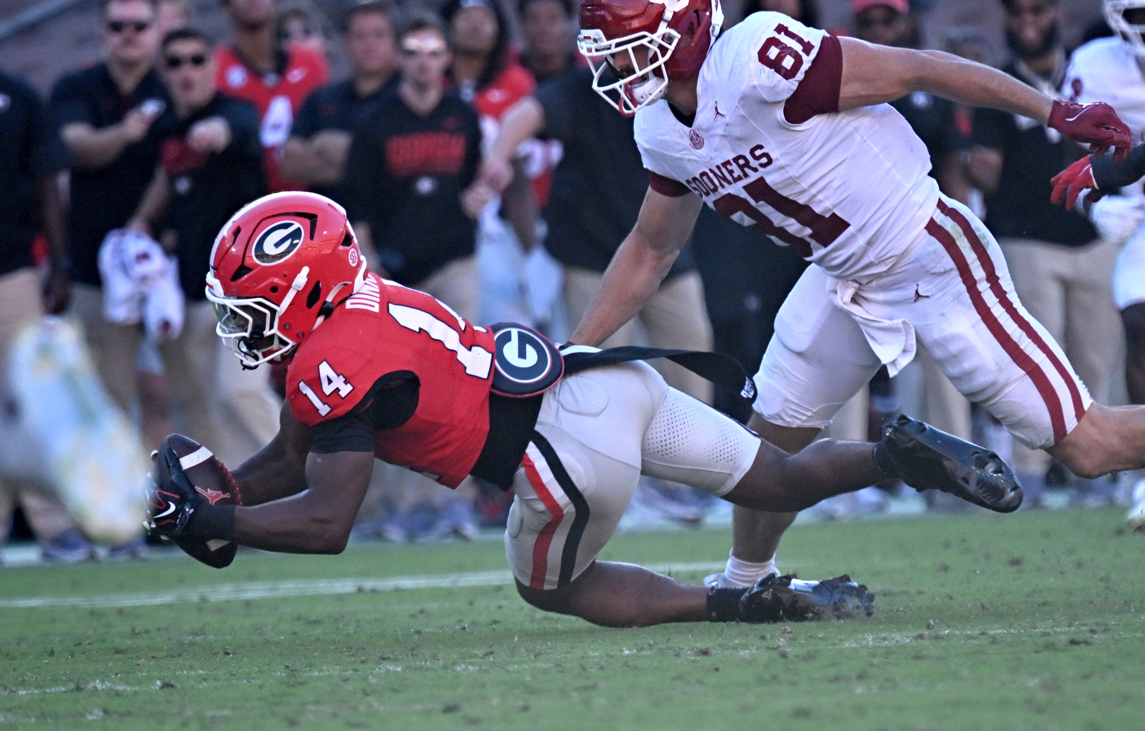 Georgia safety Rasean Dinkins recovers a fumble during the second half of an NCAA football game at Sanford Stadium on Saturday, Sept. 26, 2026, in Athens, Ga. Georgia defeated Oklahoma 41-13. (Hyosub Shin/AJC)