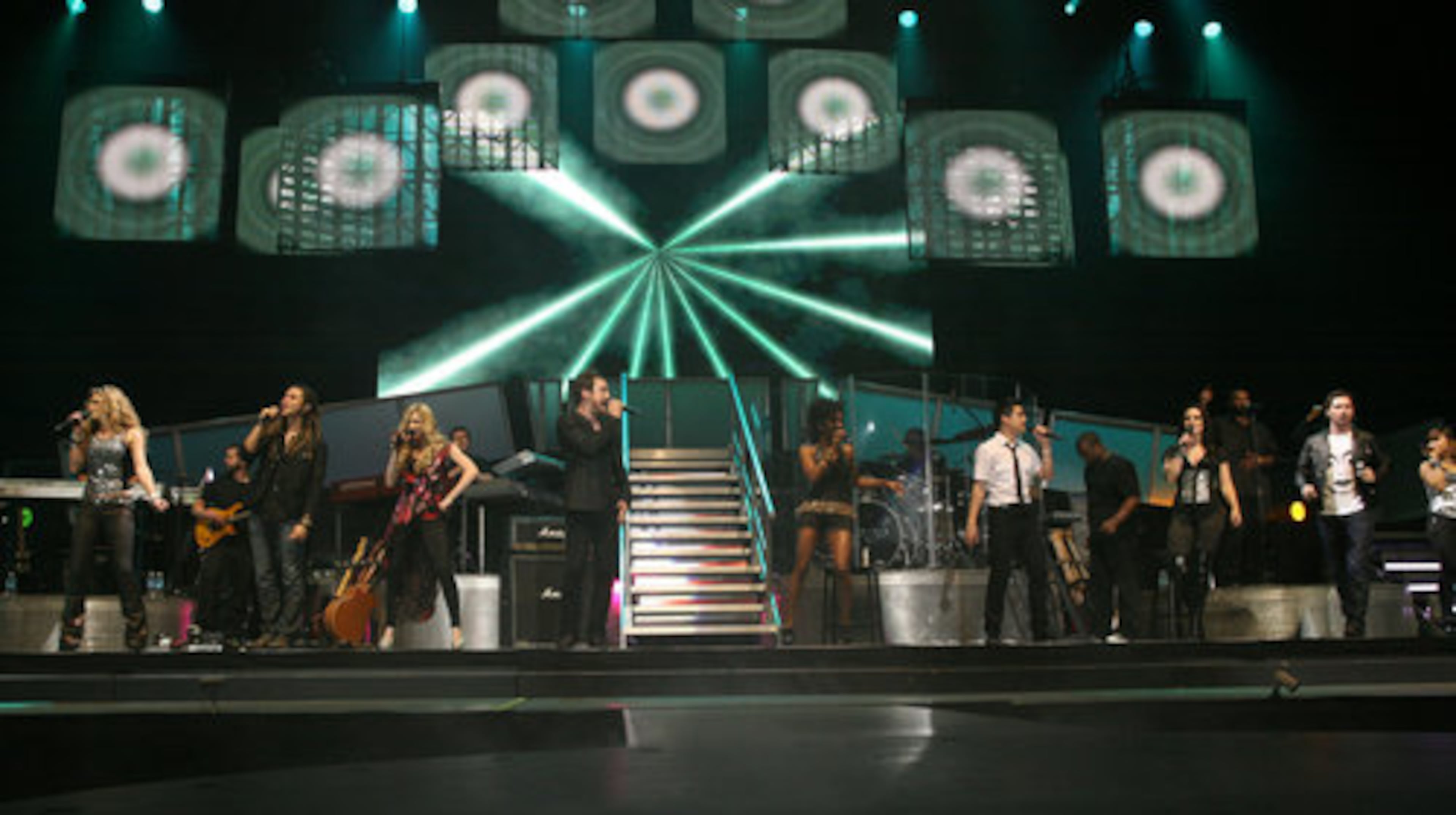 The 'American Idols Live Tour 2008' played to a sold-out crowd at the Gwinnett Arena Monday. A highlight was the show's finale, in which all of the cast members performed on stage together.