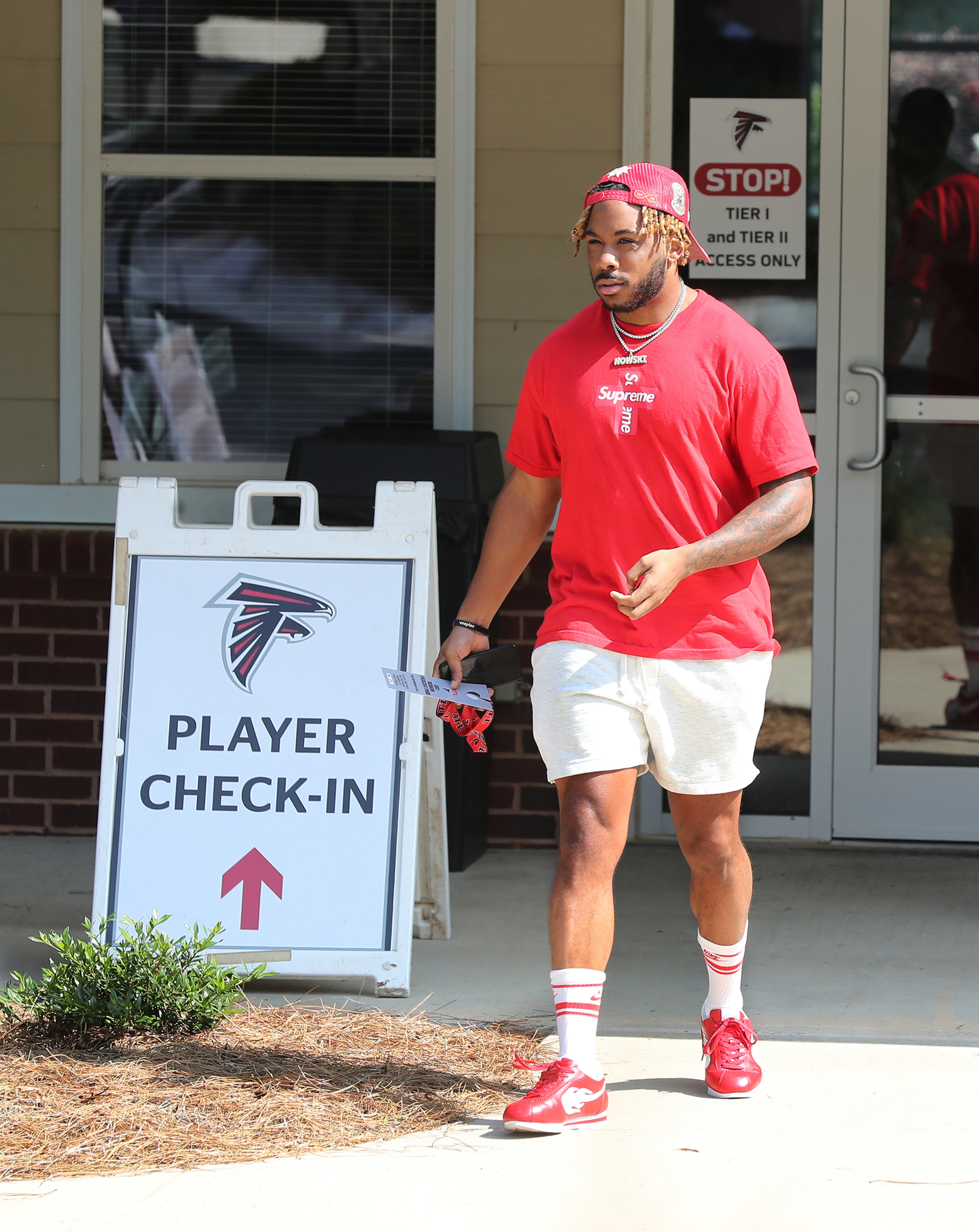 072721 Flowery Branch: Atlanta Falcons running back Qadree Ollison arrives for training camp check in on report day at the team practice facility on Tuesday, July 27, 2021, in Flowery Branch. “Curtis Compton / Curtis.Compton@ajc.com”