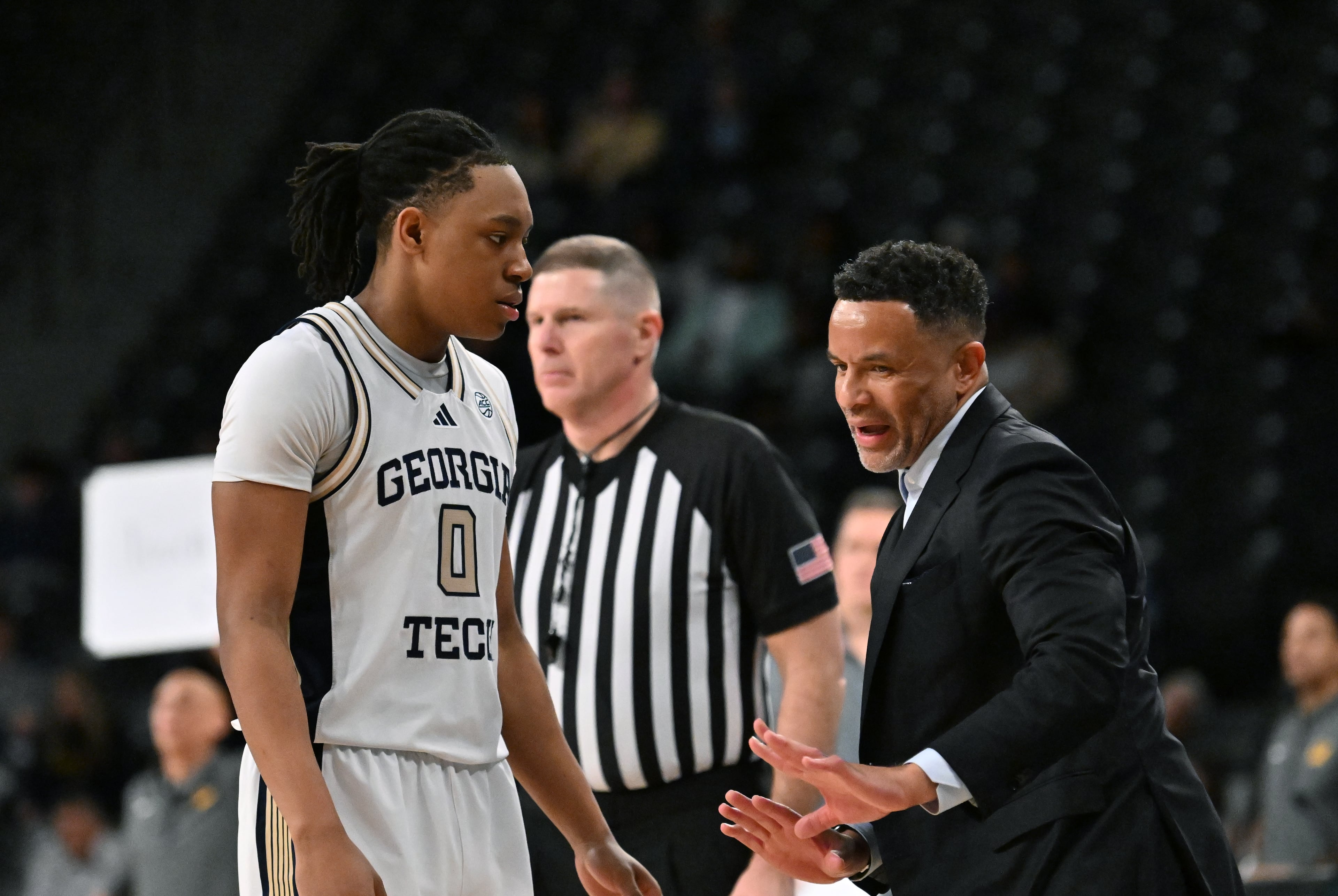 Georgia Tech head coach Damon Stoudamire instructs Georgia Tech guard Akai Fleming (0) during an NCAA college basketball game at Georgia Tech’s McCamish Pavilion, Wednesday, March 4, 2026, in Atlanta. California won 76-65 over Georgia Tech. (Hyosub Shin/AJC)