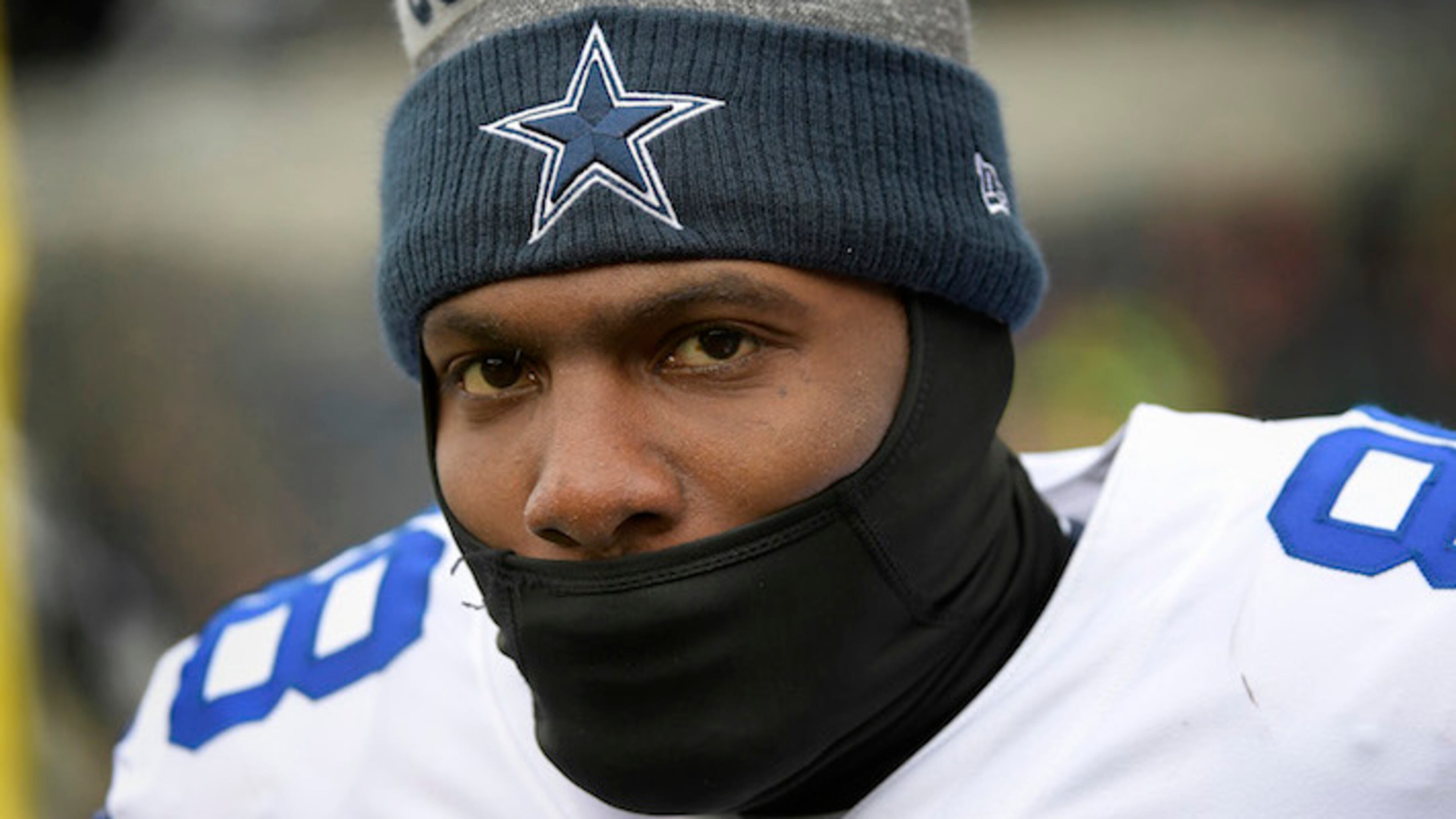 Dallas Cowboys wide receiver Dez Bryant tries to stay warm on the sidelines against the Philadelphia Eagles at Lincoln Financial Field in Philadelphia on Sunday, Dec. 31, 2017. (Max Faulkner/Fort Worth Star-Telegram/TNS)