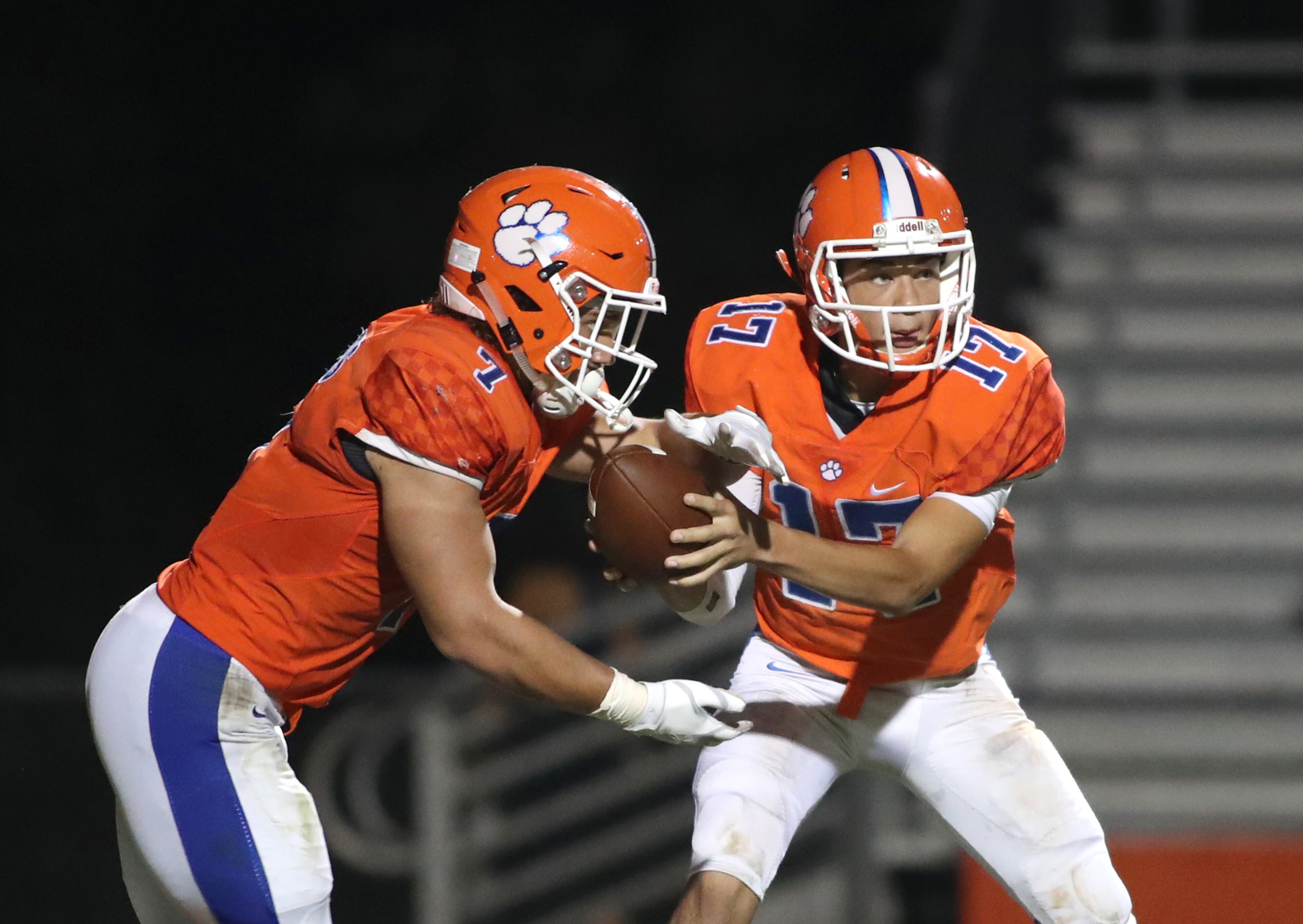 Parkview quarterback Jordan Williams (7) hands off to running back Cody Brown (7) during the first half of Friday's game. (Jason Getz/Special)