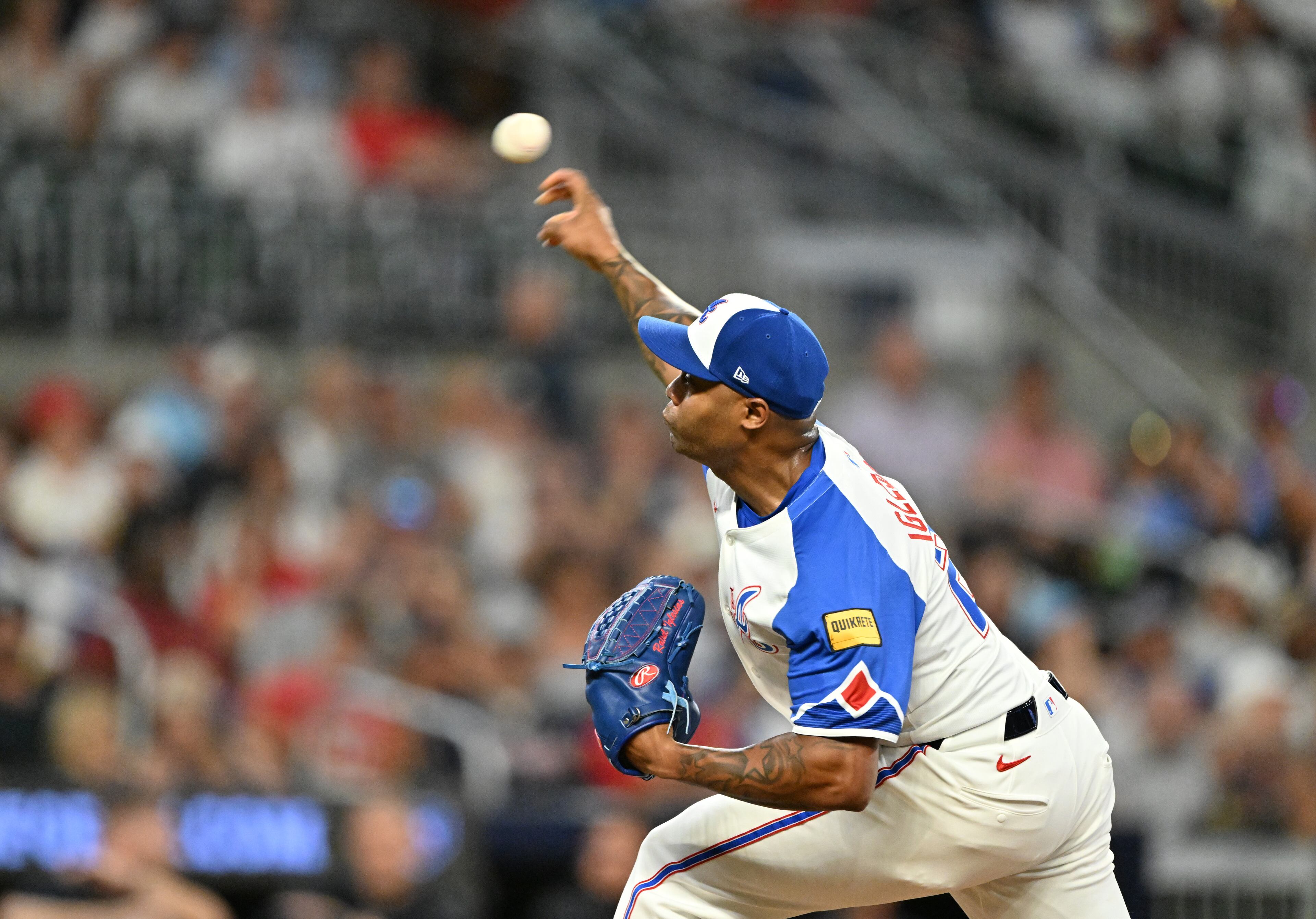 Atlanta Braves pitcher Raisel Iglesias (26) throws a pitch during the ninth inning of a baseball game at Truist Park, Saturday, July 19, 2025, in Atlanta. New York Yankees won 12-9 over Atlanta Braves. (Hyosub Shin / AJC)