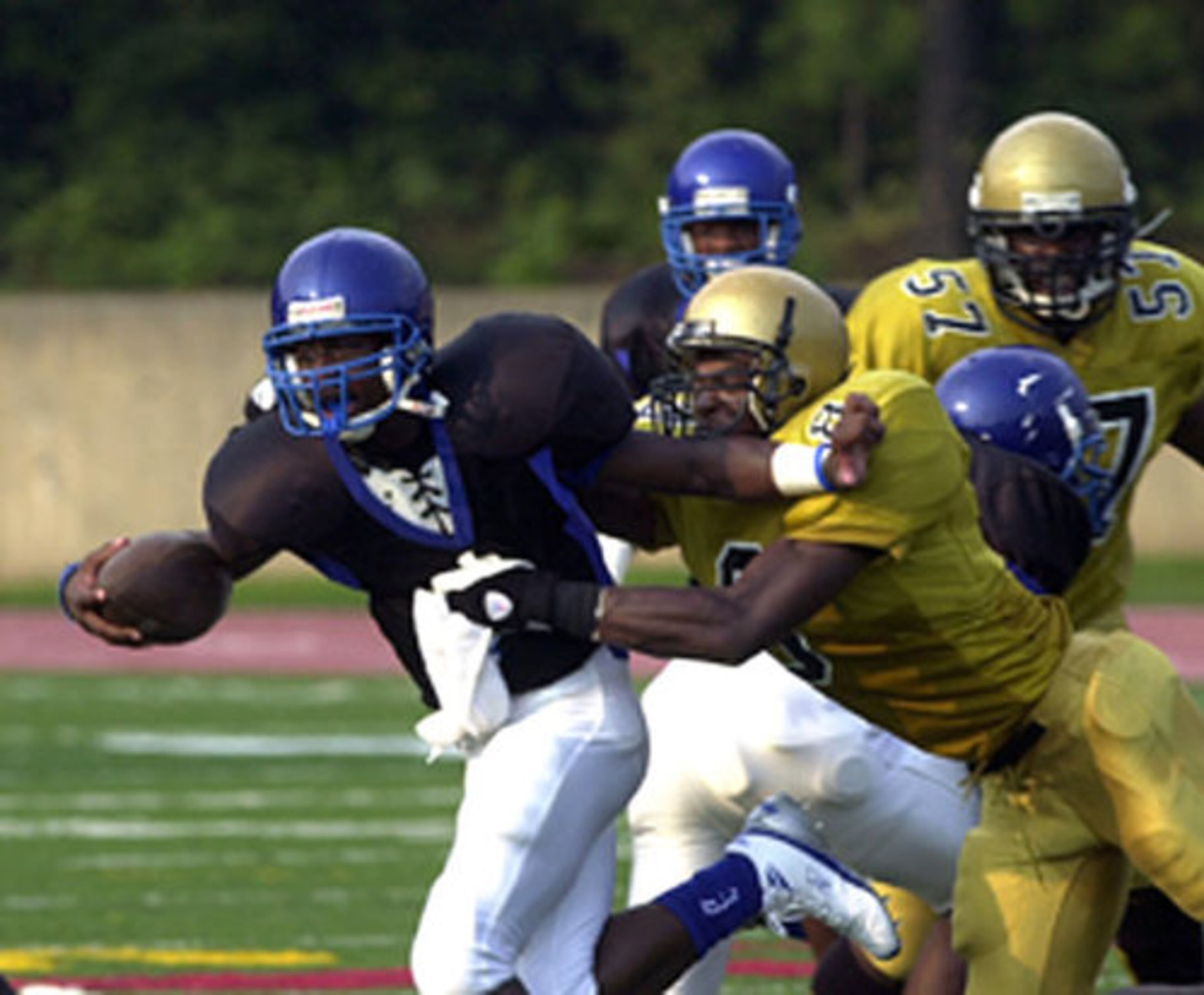 LB Akeem Dent (right), Douglass: An AJC 2006 first-team all-area selection, Dent turned down Urban Meyer and the Gators to come to Athens.