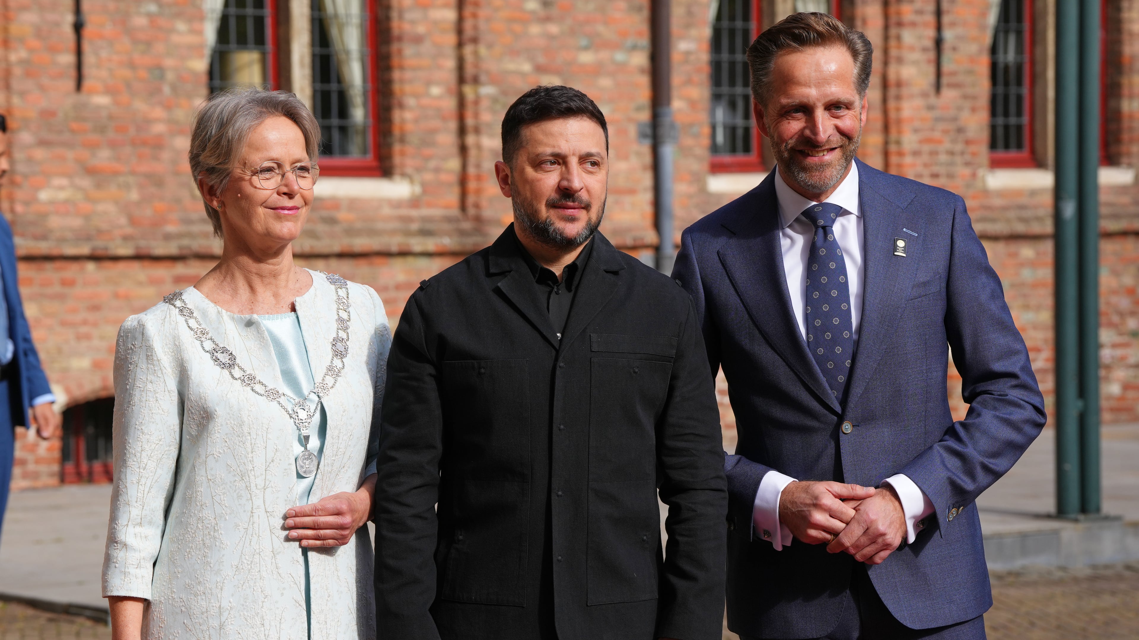 The The King's Commissioner of Zeeland Hugo de Jonge, right, and the Mayor of Middleburg Yvonne van Mastrigt, left, welcome Ukraine's President Volodymyr Zelenskyy for the International Four Freedoms Award ceremony in Middelburg, Netherlands, Thursday, April 16, 2026. (AP Photo/Peter Dejong)