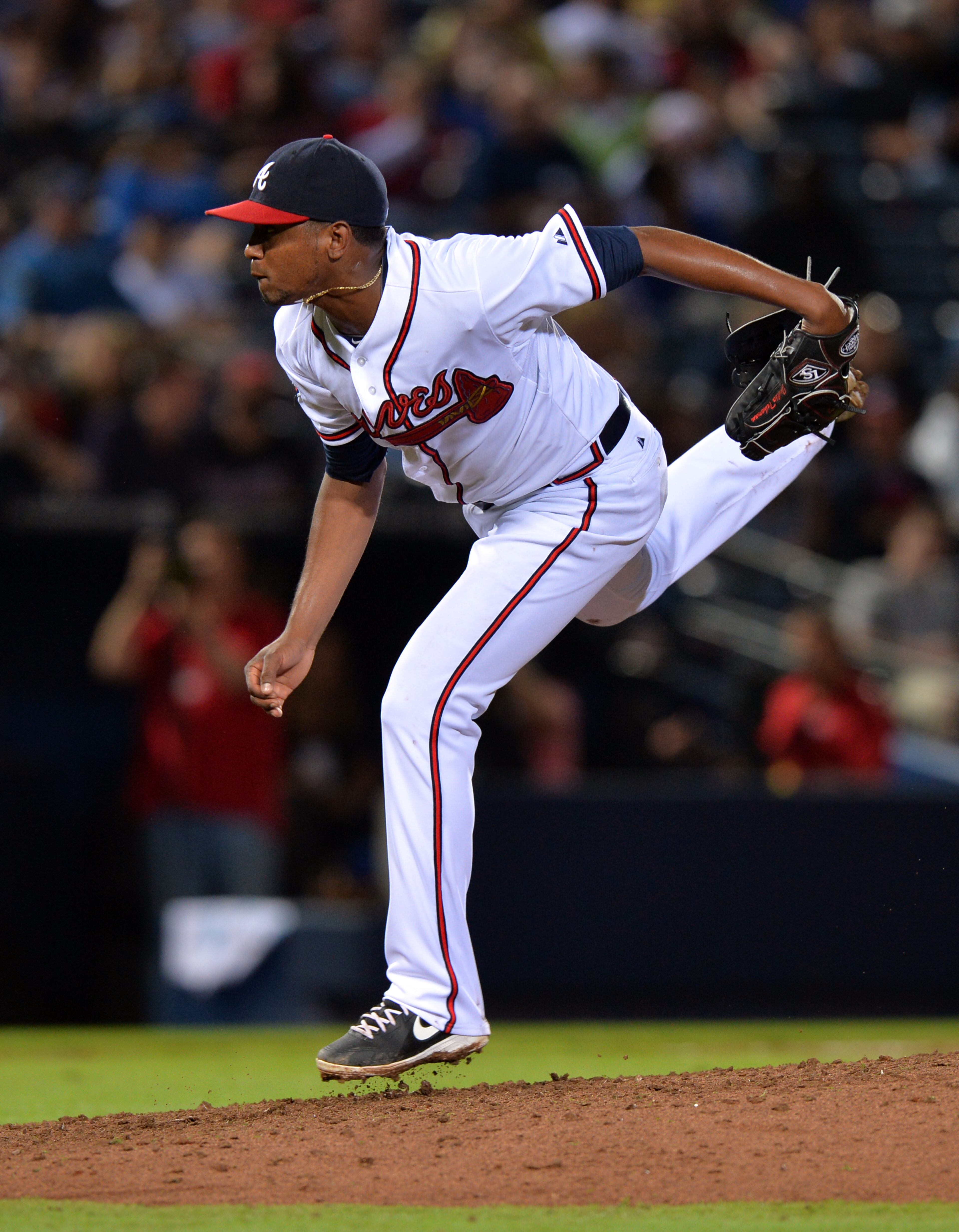 Atlanta Braves pitcher Julio Teheran delivers a pitch during the 8th inning against the Chicago Cubs Friday May 9, 2014. BRANT SANDERLIN /BSANDERLIN@AJC.COM