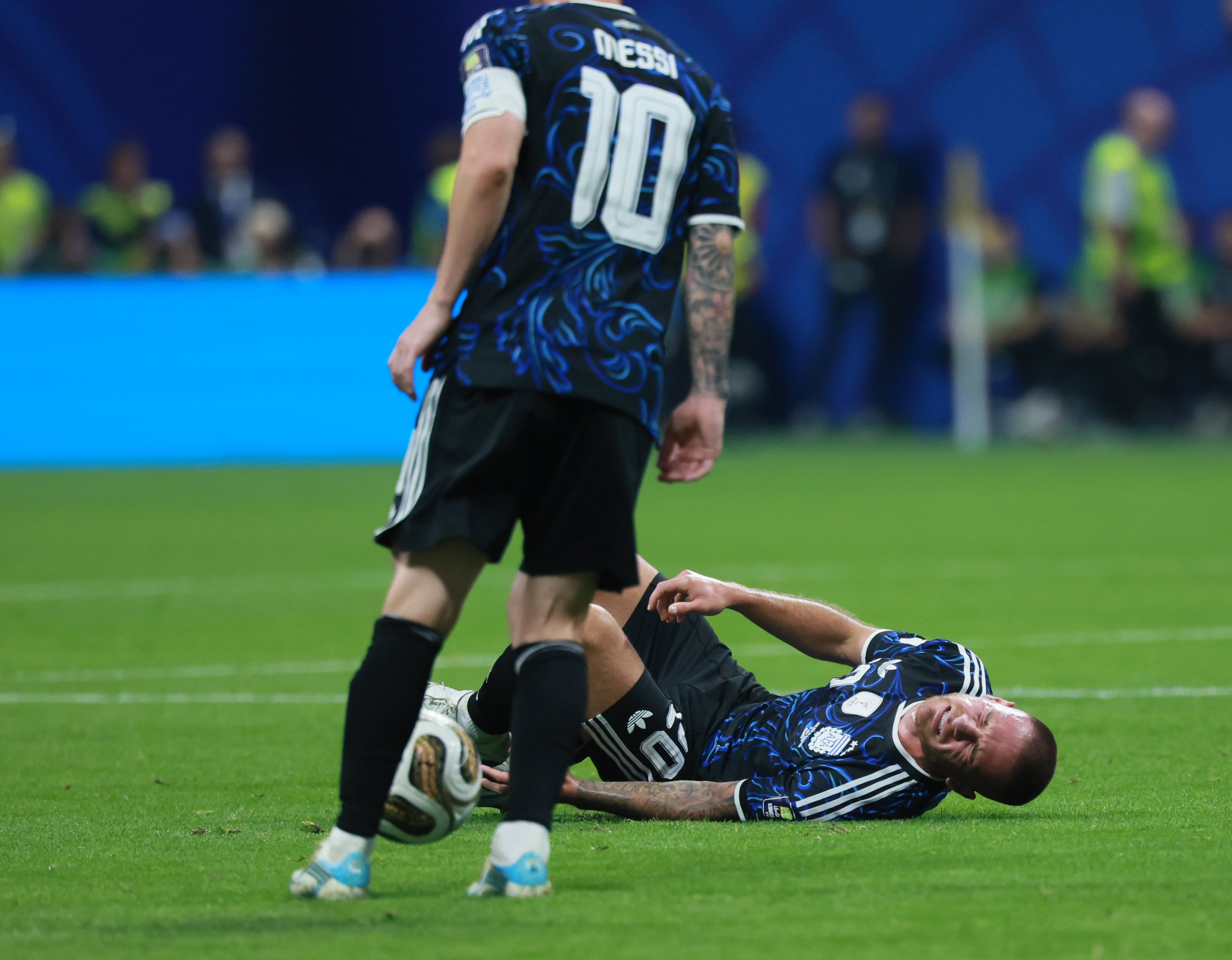 Argentina's Alexis Mac Allister reacts to getting fouled during first half of Argentina vs. England FIFA World Cup Semifinal match at Atlanta Stadium (Mercedes-Benz Stadium) on Wednesday, July 15, 2026. (Jason Getz/AJC)