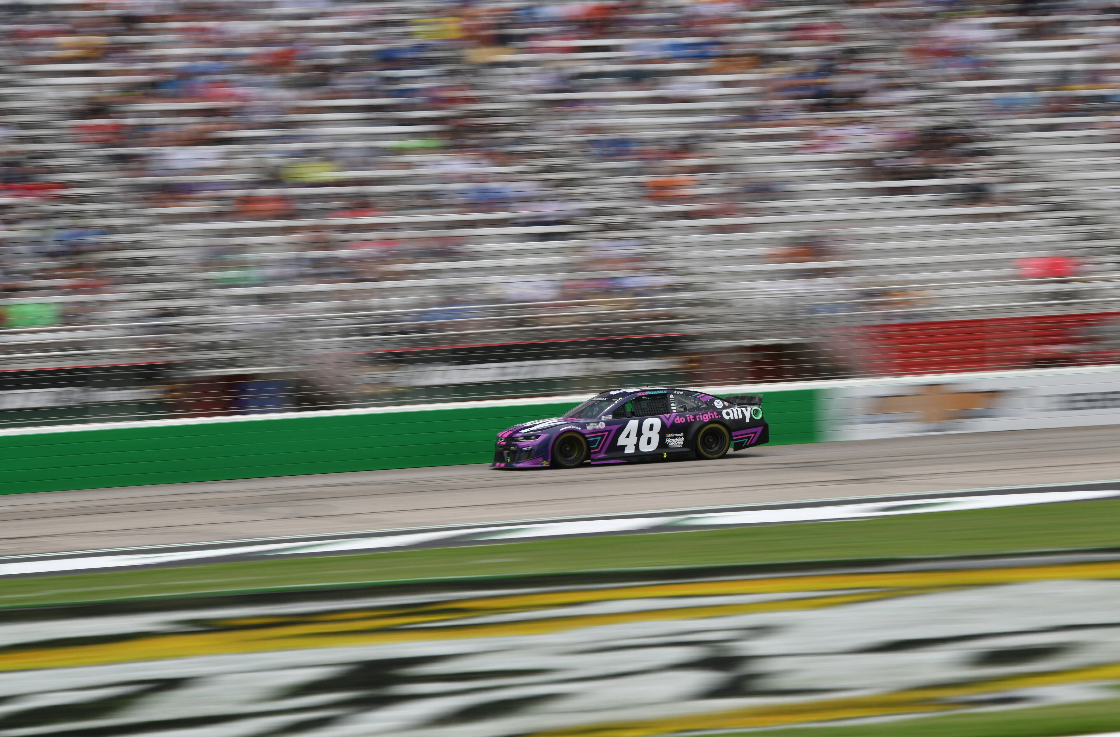 Alex Bowman (48) races during the Quaker State 400 presented by Walmart Sunday, July 11, 2021, at Atlanta Motor Speedway in Hampton. (Hyosub Shin / Hyosub.Shin@ajc.com)