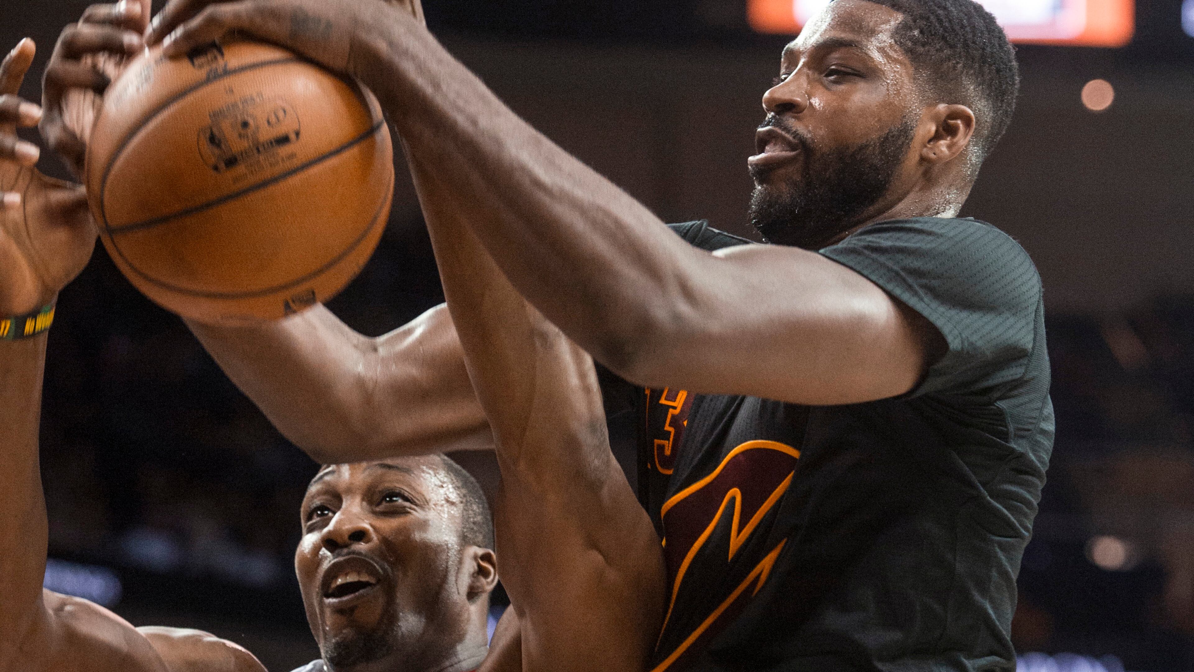 Atlanta Hawks’ Dwight Howard (8) and Cleveland Cavaliers’ Tristan Thompson vie for a rebound during the first half of an NBA basketball game in Cleveland, Tuesday, Nov. 8, 2016. (AP Photo/Phil Long)
