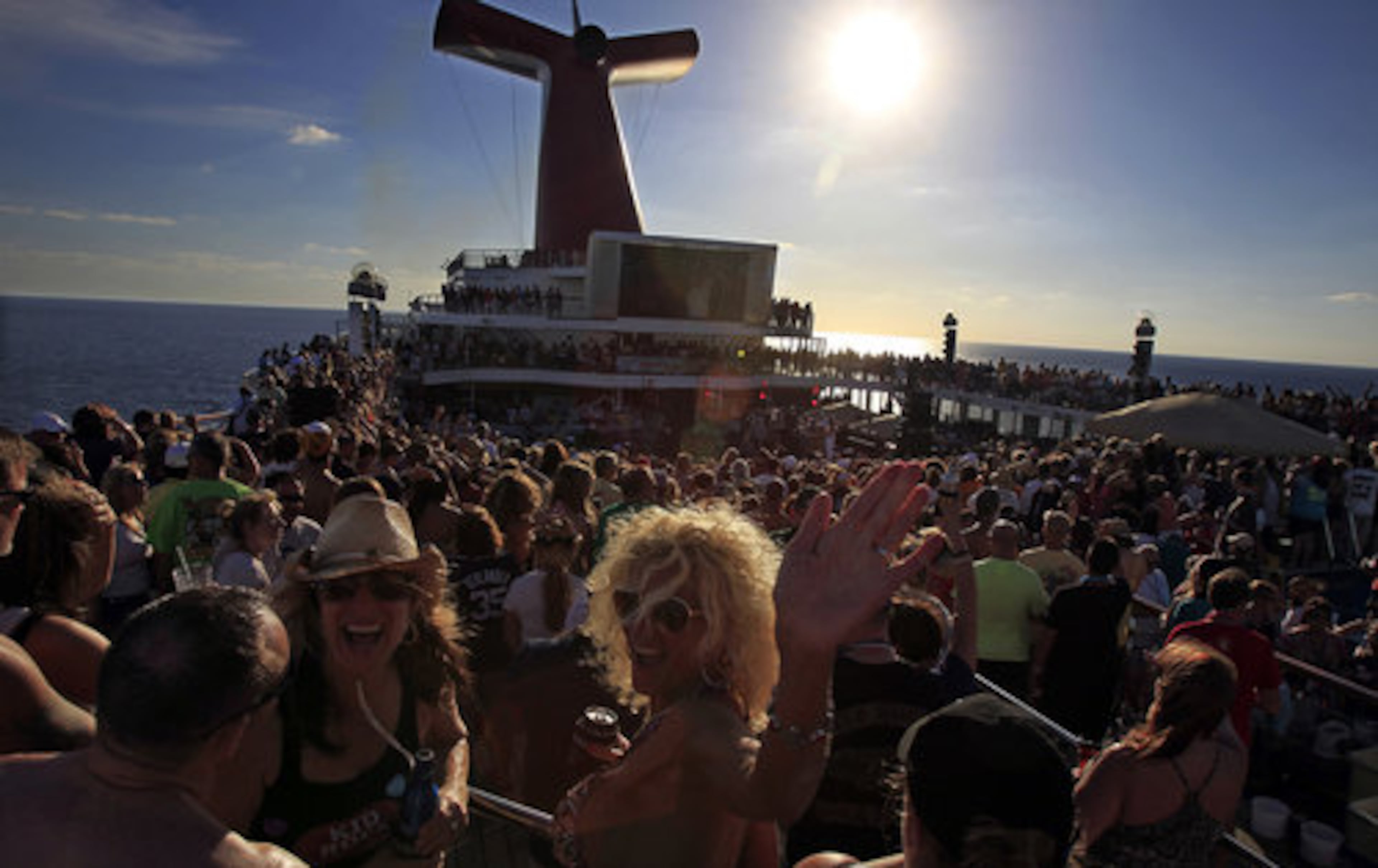 Two hours after going underway, Kid Rock officially launches his "Chillin' the Most" cruise with a kickoff concert.
