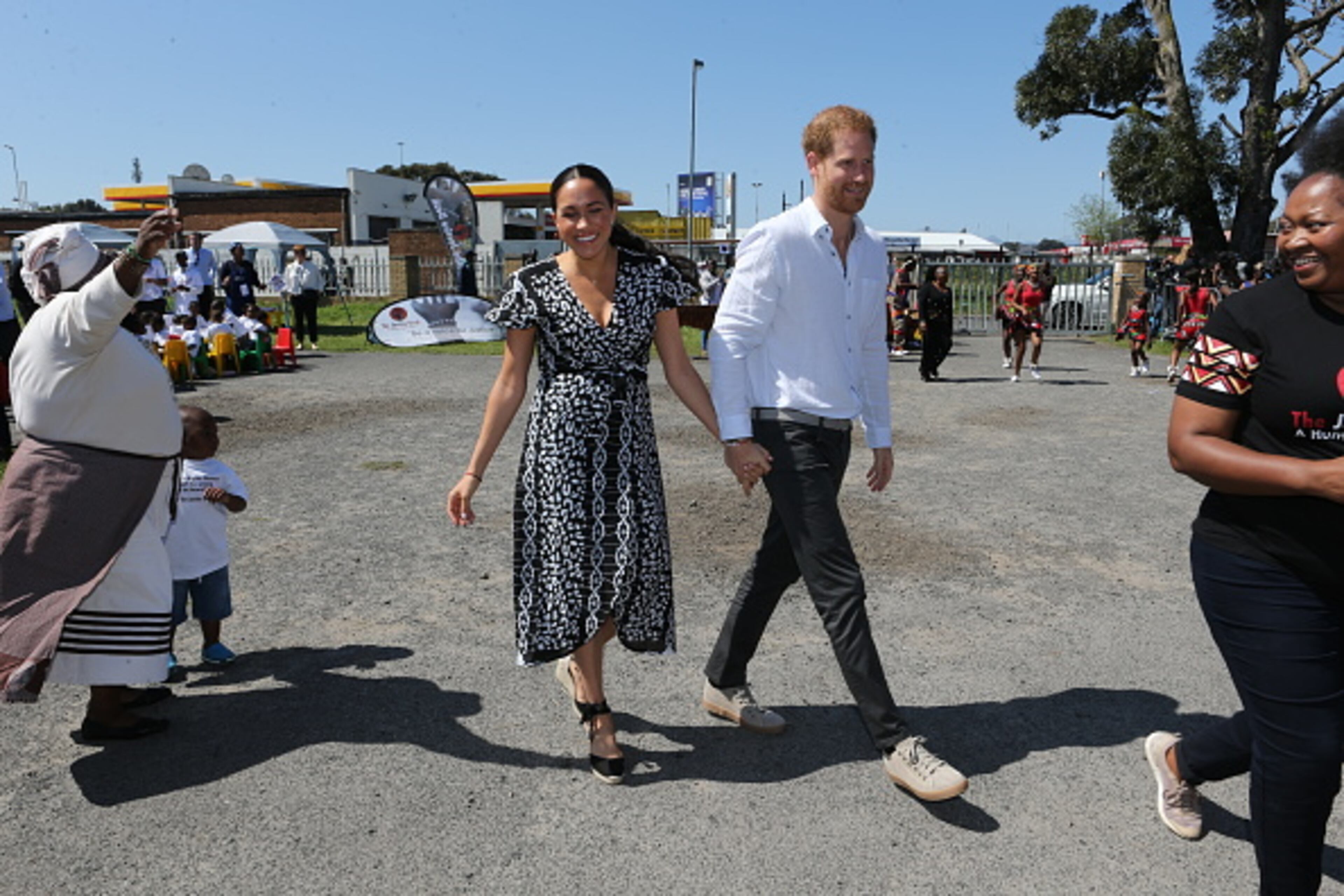 CAPE TOWN, SOUTH AFRICA - SEPTEMBER 23: Meghan, Duchess of Sussex and Prince Harry, Duke of Sussex visit The Justice Desk on September 30, 2019 in Cape Town, South Africa. The Justice Desk initiative teaches children about their rights and provides self-defence classes and female empowerment training to young girls in the community. (Photo by Ian Vogler - Pool/Getty Images)