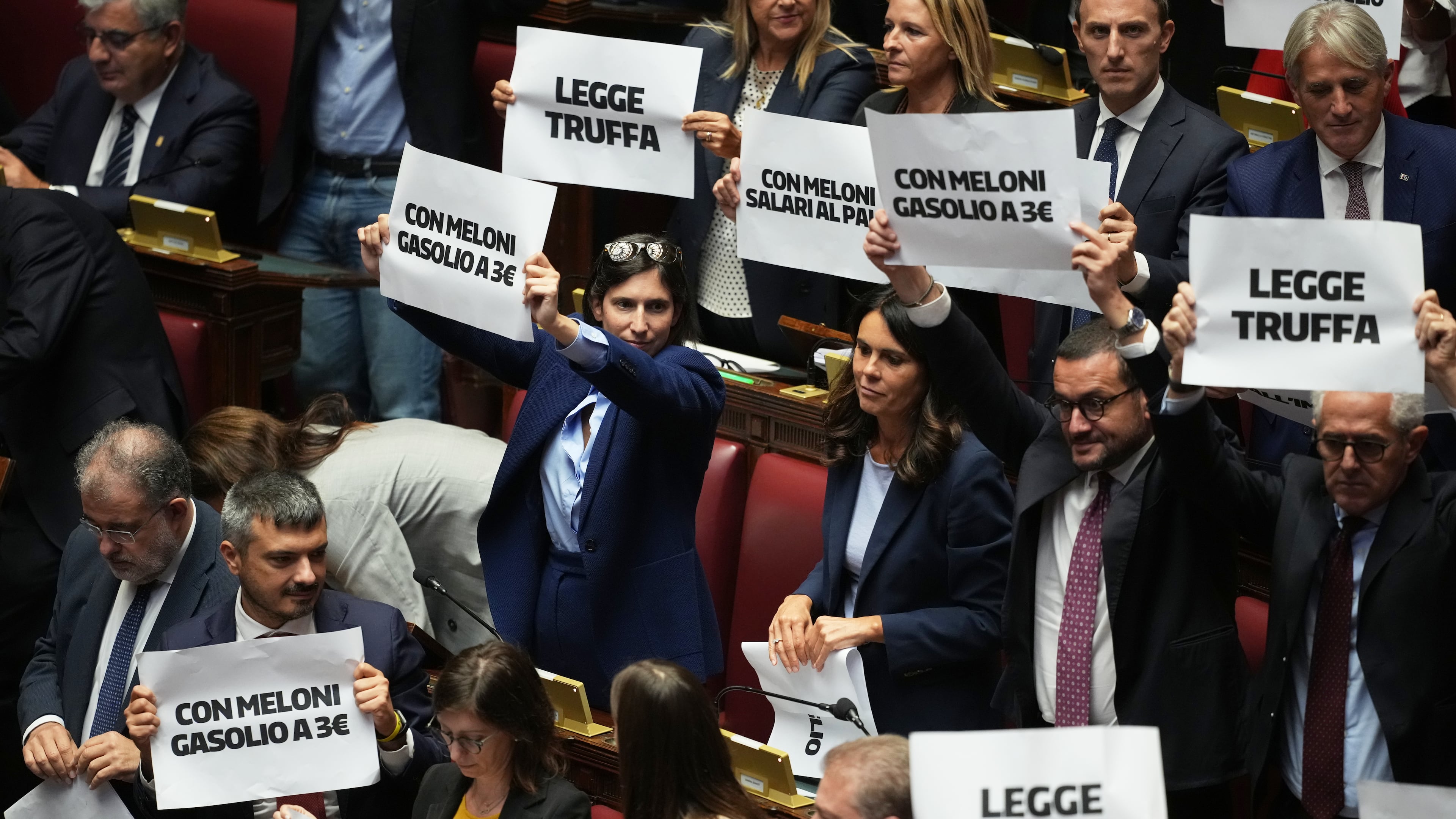 Democratic Party leader Elly Schlein protests during the Chamber of Deputies meeting ahead of the final vote on the electoral law bill in Rome, Thursday, Oct. 8, 2026. (AP Photo/Andrew Medichini)
