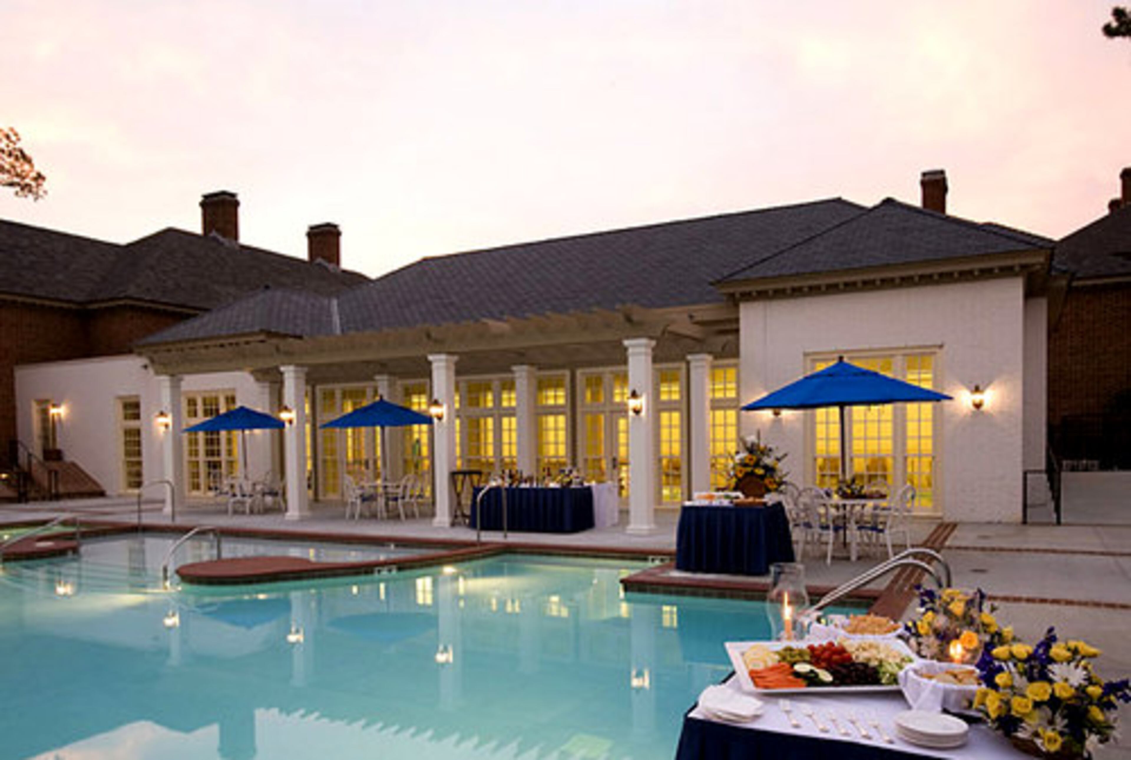 A new outdoor pool nestles into a gently sloping hillside adjacent to the spa overlooking the Golden Horseshoe Gold golf course. The pool area not only provides swimming but is also a beautiful setting for a private reception.