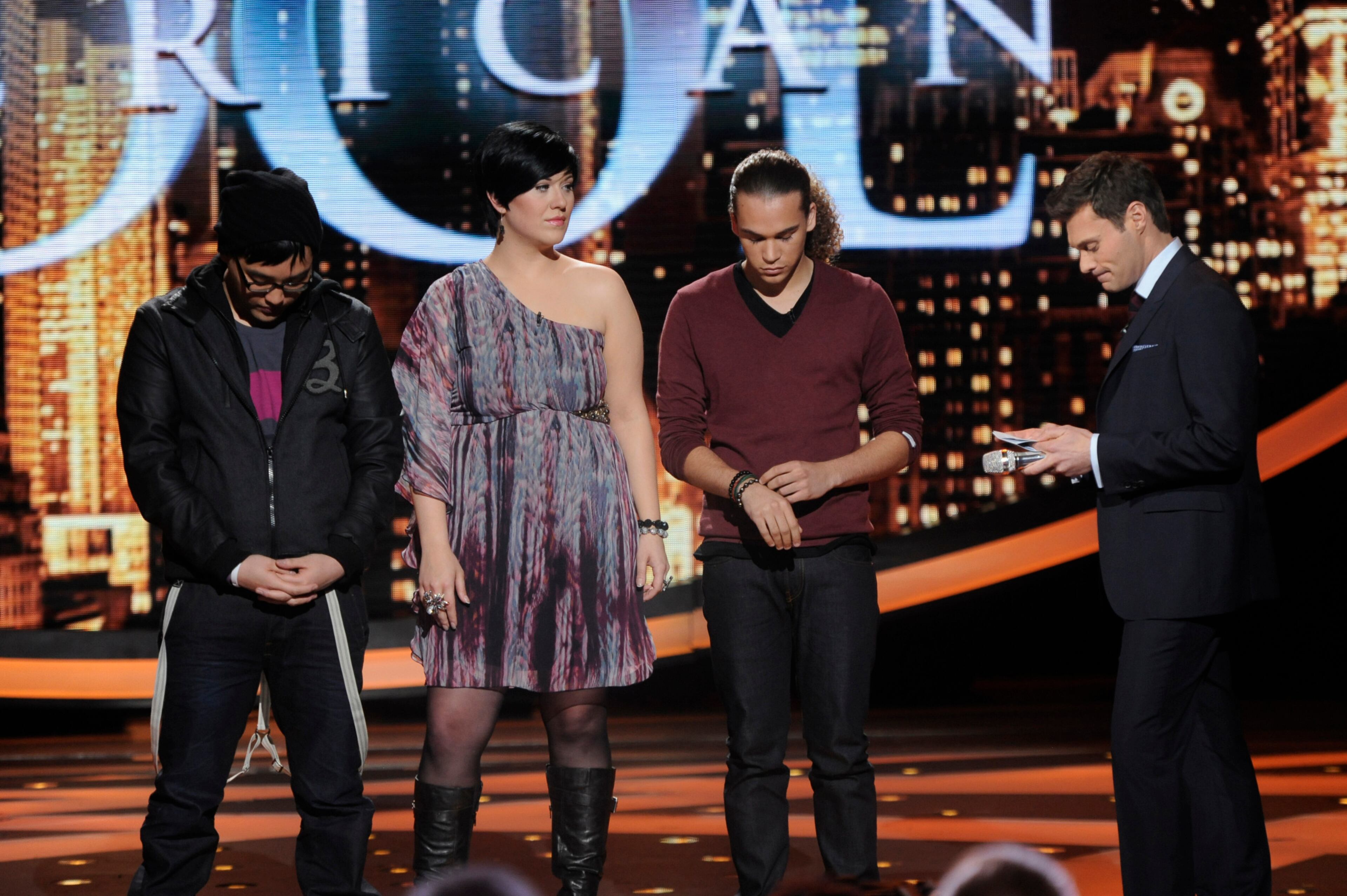 AMERICAN IDOL: Ryan Seacrest reveals who is in danger of being eliminated on AMERICAN IDOL airing Thursday, March 22 (8:00-9:00 PM ET/PT) on FOX. L-R: Heejun Han, Erika Van Pelt, DeAndre Brackensick and Ryan Seacrest. CR: Michael Becker / FOX.