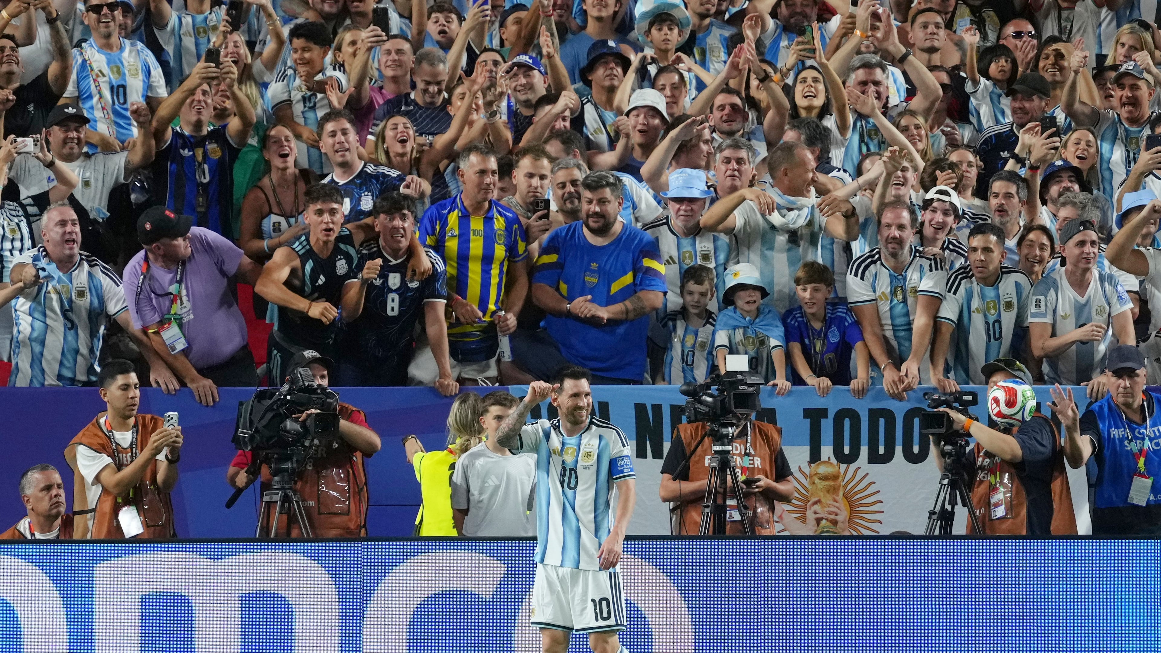 Argentina's Lionel Messi (10) celebrates after scoring his second goal during the World Cup Group J soccer match between Argentina and Algeria in Kansas City, Mo., Tuesday, June 16, 2026. (AP Photo/Ed Zurga)