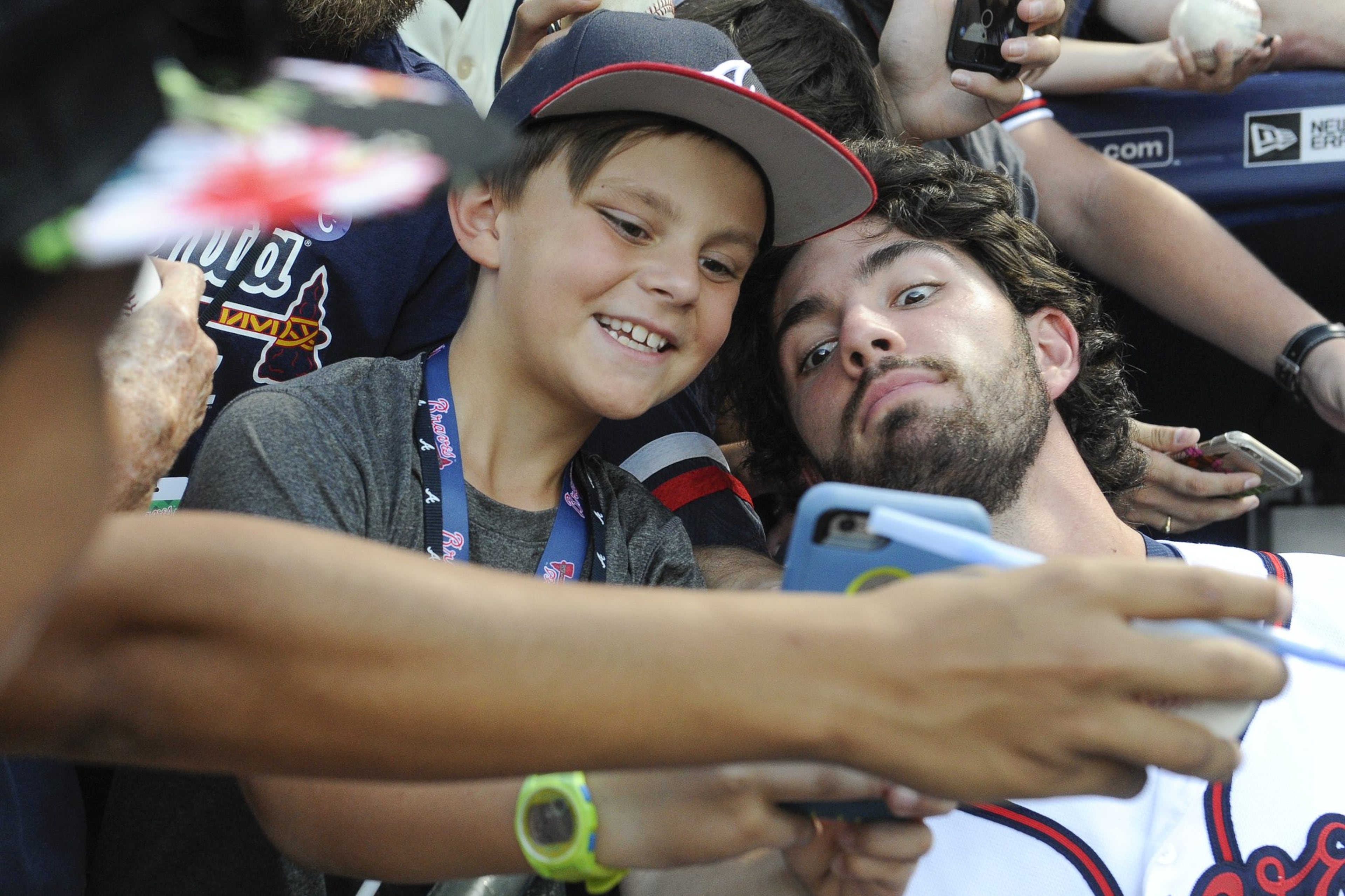 Braves rookie Dansby Swanson poses with 9-year-old fan Caleb Zurawick of Chattanooga, Tenn., before a 2016 game. (AP Photo/John Amis)