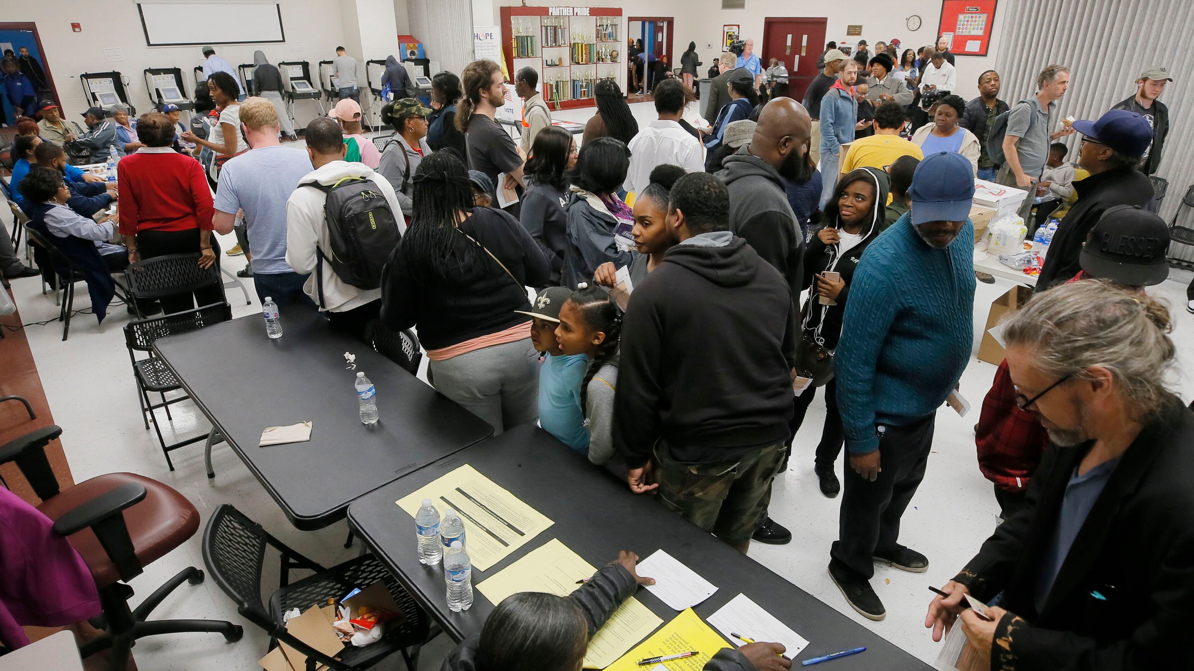 11/6/18 - Atlanta - The wait time to vote at the Pittman Park precinct in Atlanta was reported to be three hours. Pizza and snacks were donated for the people waiting in line. BOB ANDRES / BANDRES@AJC.COM