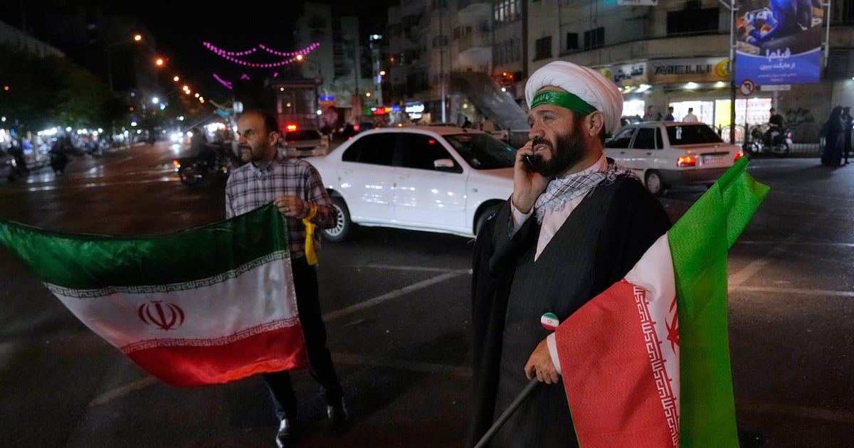 إيران تحذر الولايات المتحدة من الهجمات على ناقلات النفط والسفن الأخرى ولكن يبدو أن وقف إطلاق النار مستمر