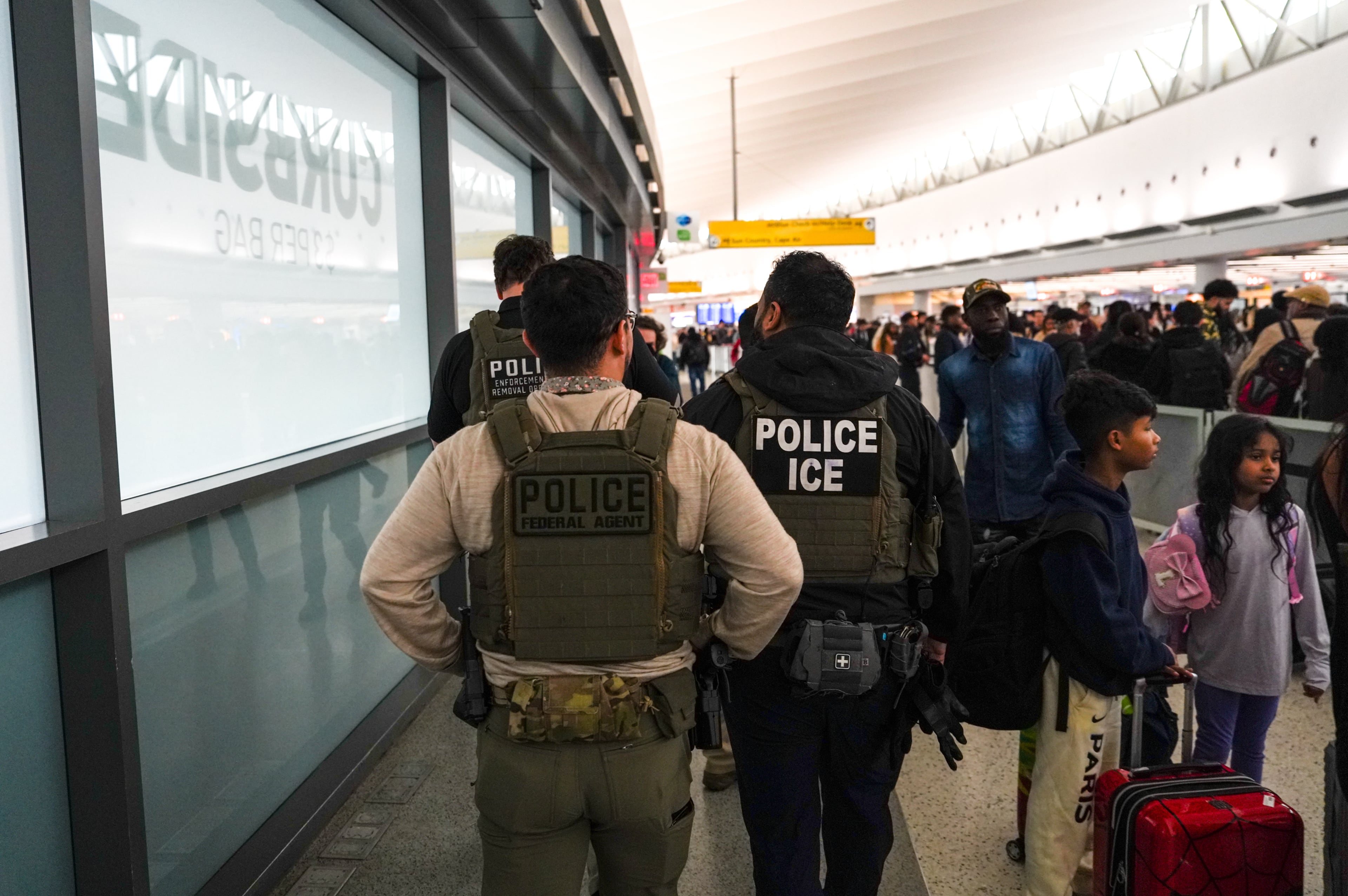 APTOPIX Travel Delays