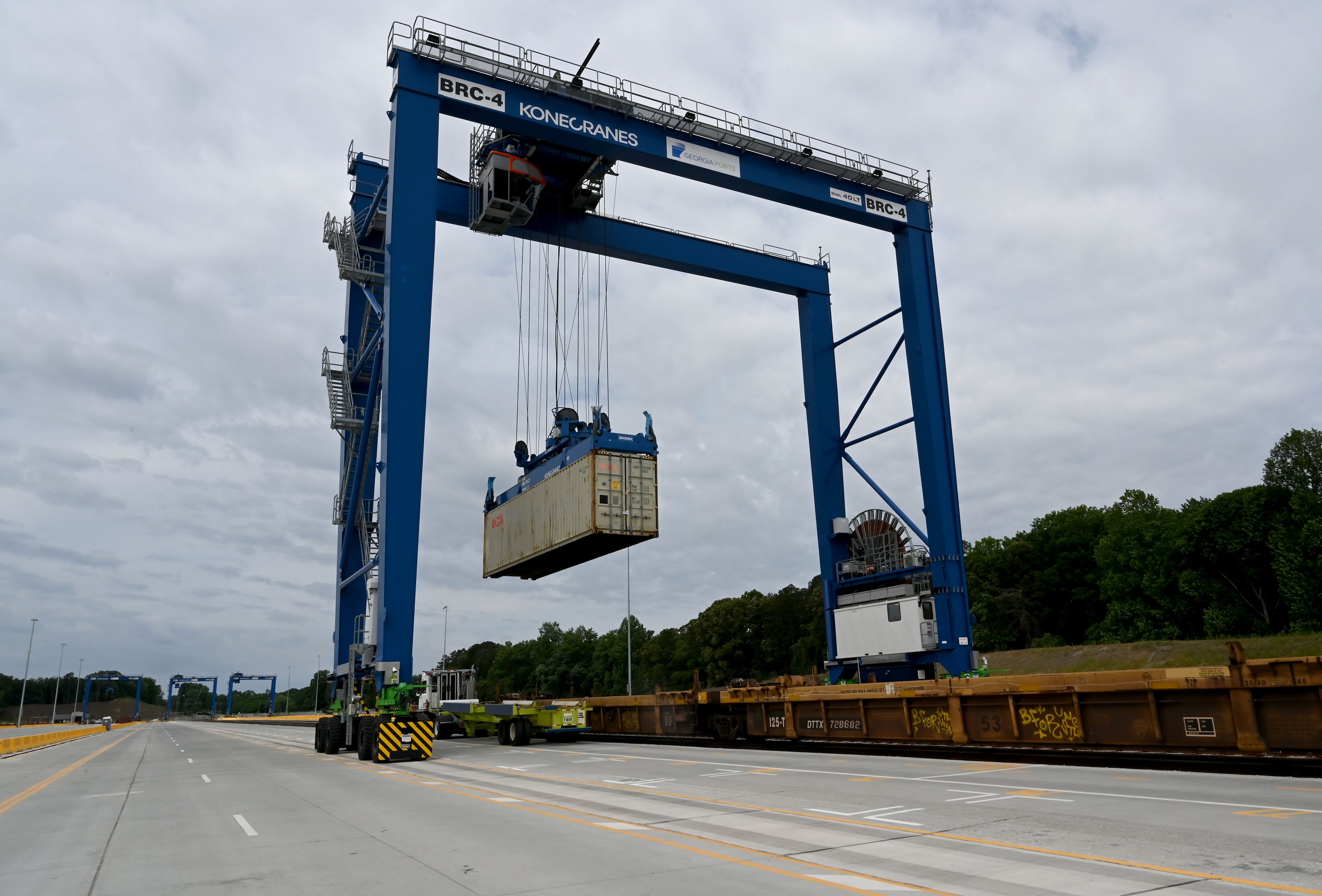 A crane moves a shipping container at the new inland port in Gainesville in Hall County. (Hyosub Shin/AJC). (Hyosub Shin/AJC)