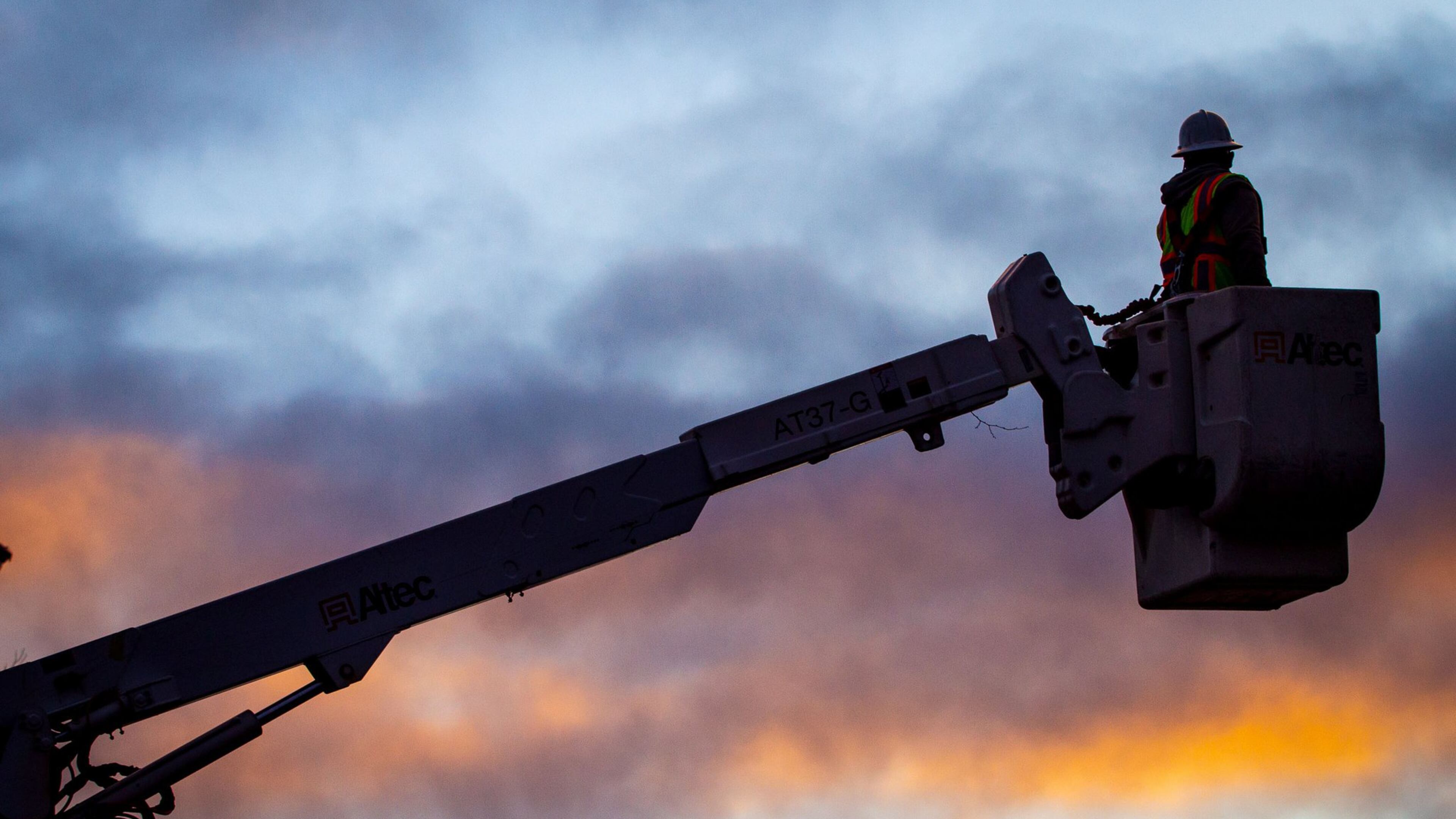 Southern Company, the parent of Atlanta-based Georgia Power, is sticking with its profit projections for the year, despite projections of lingering declines in electricity sales. STEVE SCHAEFER / SPECIAL TO THE AJC