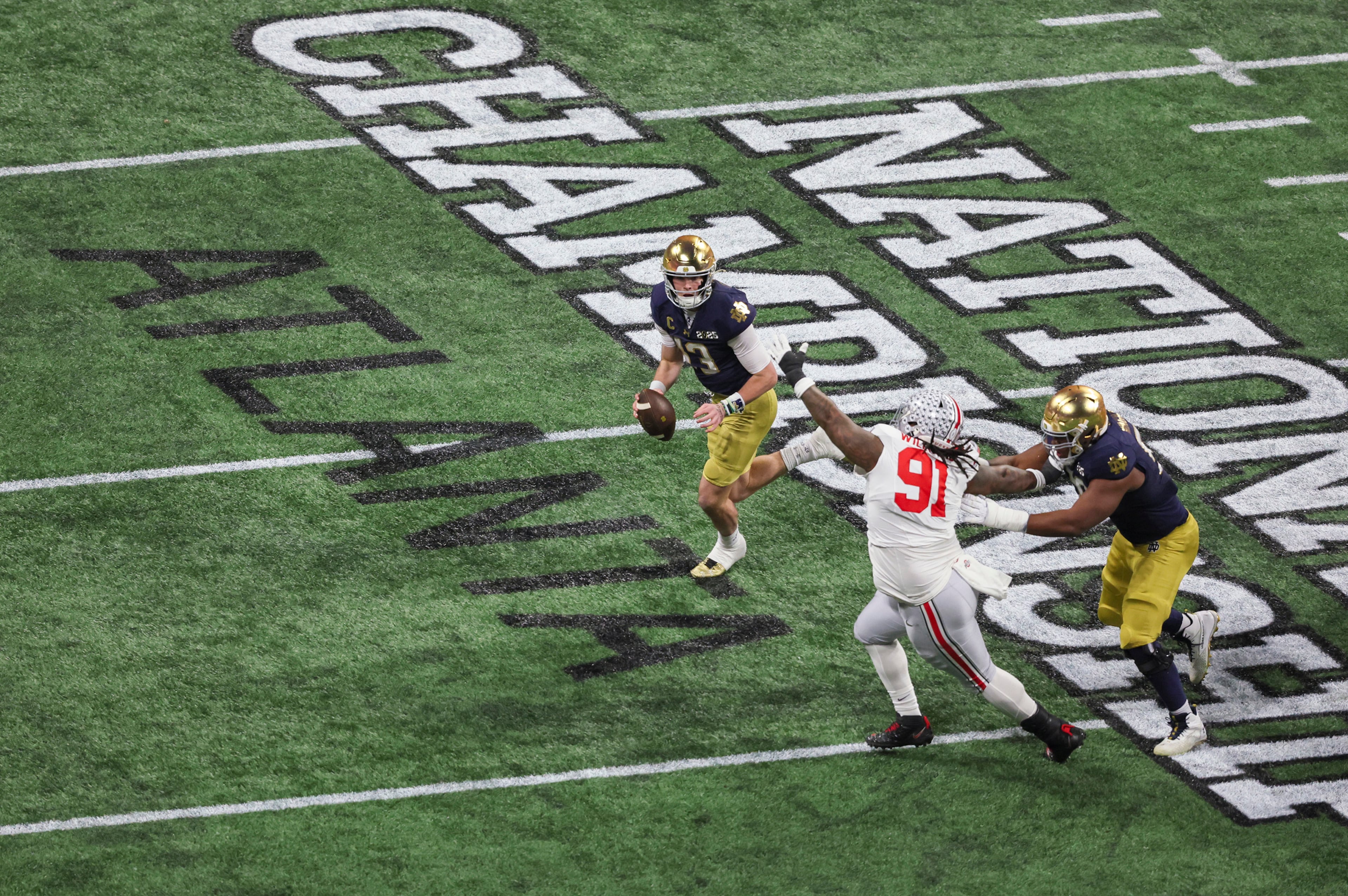 SPORTS-FBC-OHIOSTATE-NOTREDAME-9-AT
