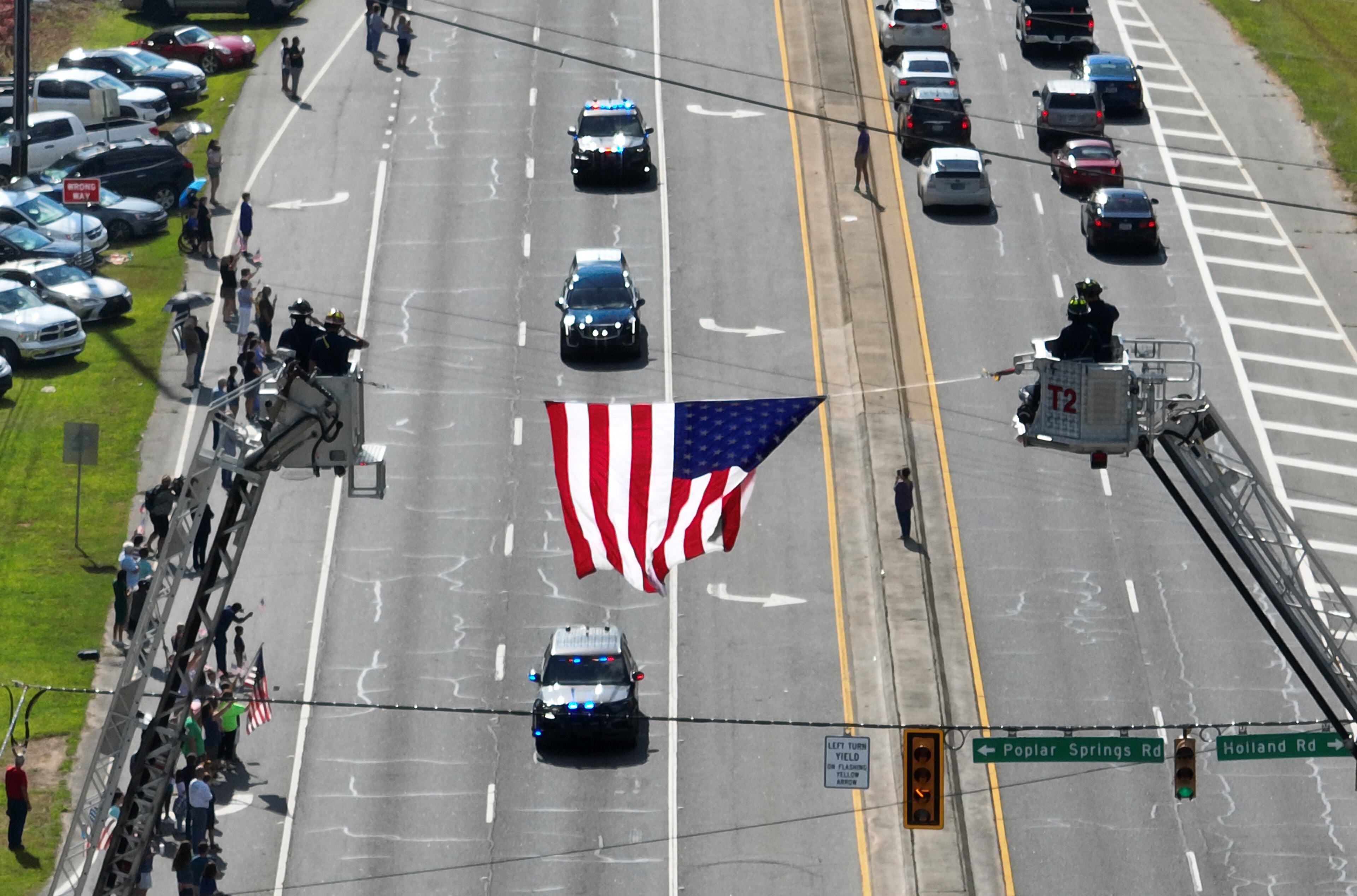 September 15, 2022 Dallas - The hearse carrying Deputy Marshall Samuel Ervin Jr. travel in a procession on Dallas Highway in Dallas on Thursday, September 15, 2022. Law enforcement and community members honor Deputy Marshall Samuel Ervin Jr., who was killed in the line of duty. (Hyosub Shin / Hyosub.Shin@ajc.com)