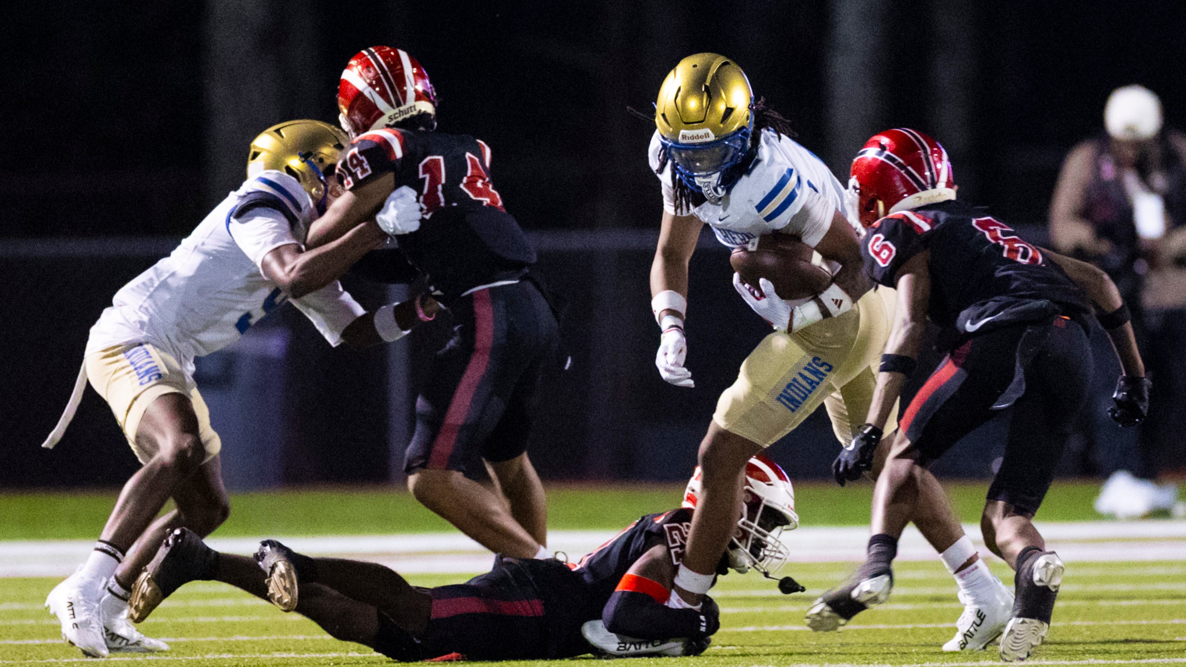 McEachern wide receiver Nalin Scott (2) dodges a tackle against Hillgrove at Cobb Energy Hillgrove Stadium in Powder Springs, on Friday, Oct. 17, 2025. (Oscar Guevara Saenz for the AJC)