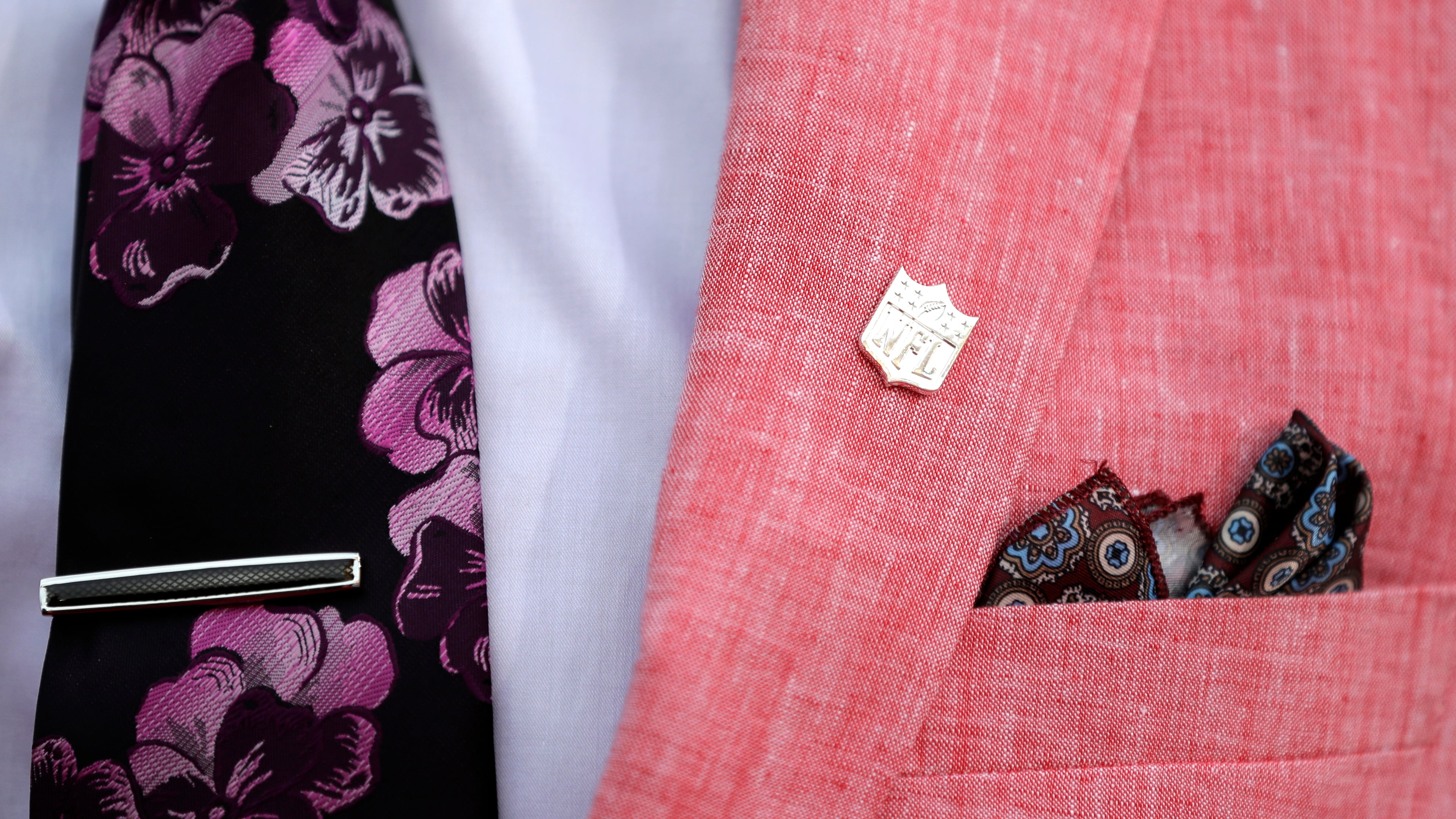 Western Michigan's Corey Davis arrives for the first round of the 2017 NFL football draft, Thursday, April 27, 2017, in Philadelphia. (AP Photo/Julio Cortez)