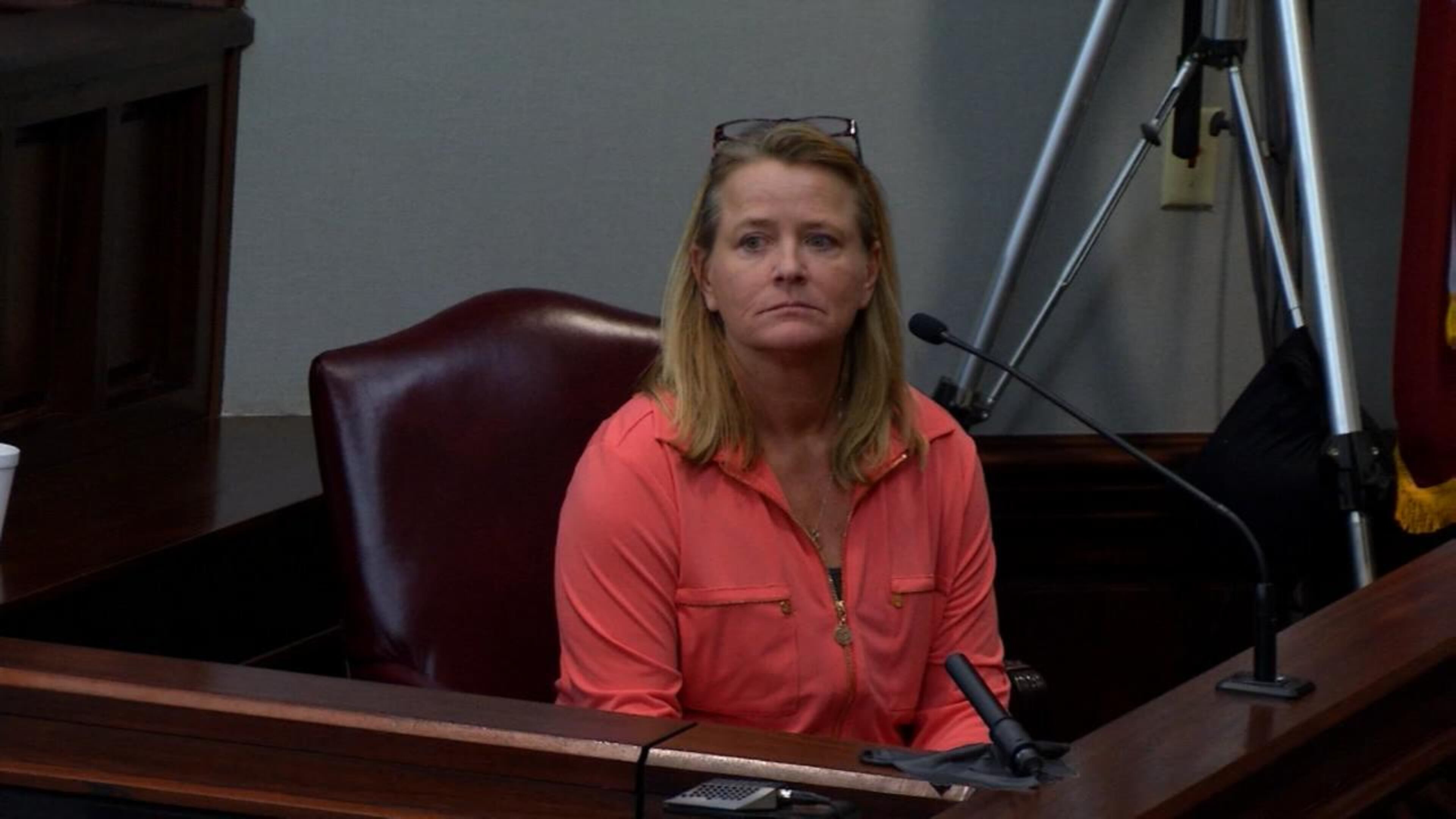 Retired Cobb County police officer Pam Coalson testifies at Justin Ross Harris' murder trial at the Glynn County Courthouse in Brunswick, Ga., on Wednesday, Oct. 13, 2016. Coalson said that she analyzed Harris' MacBook Pro. (screen capture via WSB-TV)