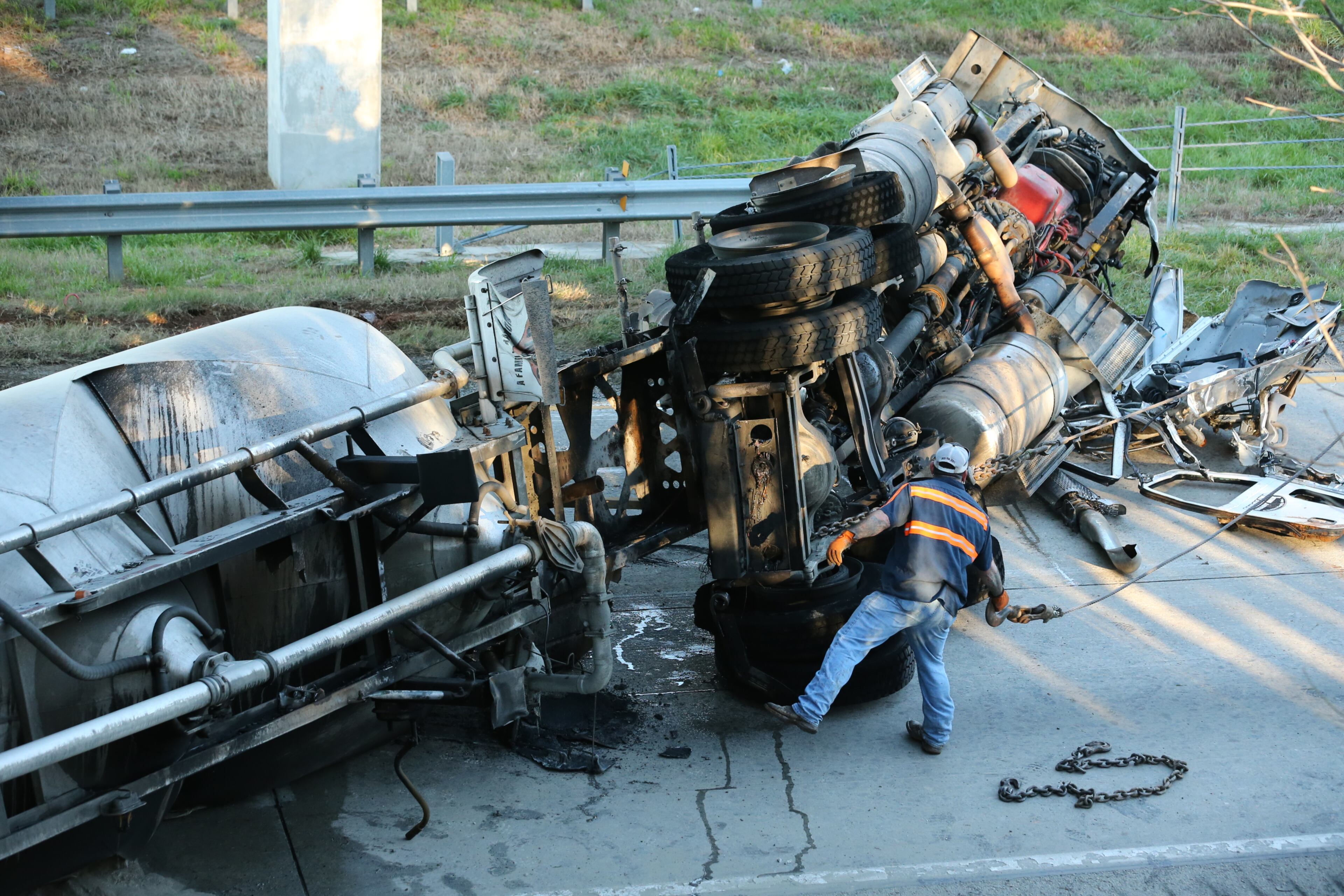 \All lanes of I-985 in both directions were shut down Wednesday morning after a tanker truck crashed and and burst into flames.The Georgia State Patrol confirmed one person died in the crash, which happened about 5:45 a.m. on I-985 at Plainview Road in Hall County.