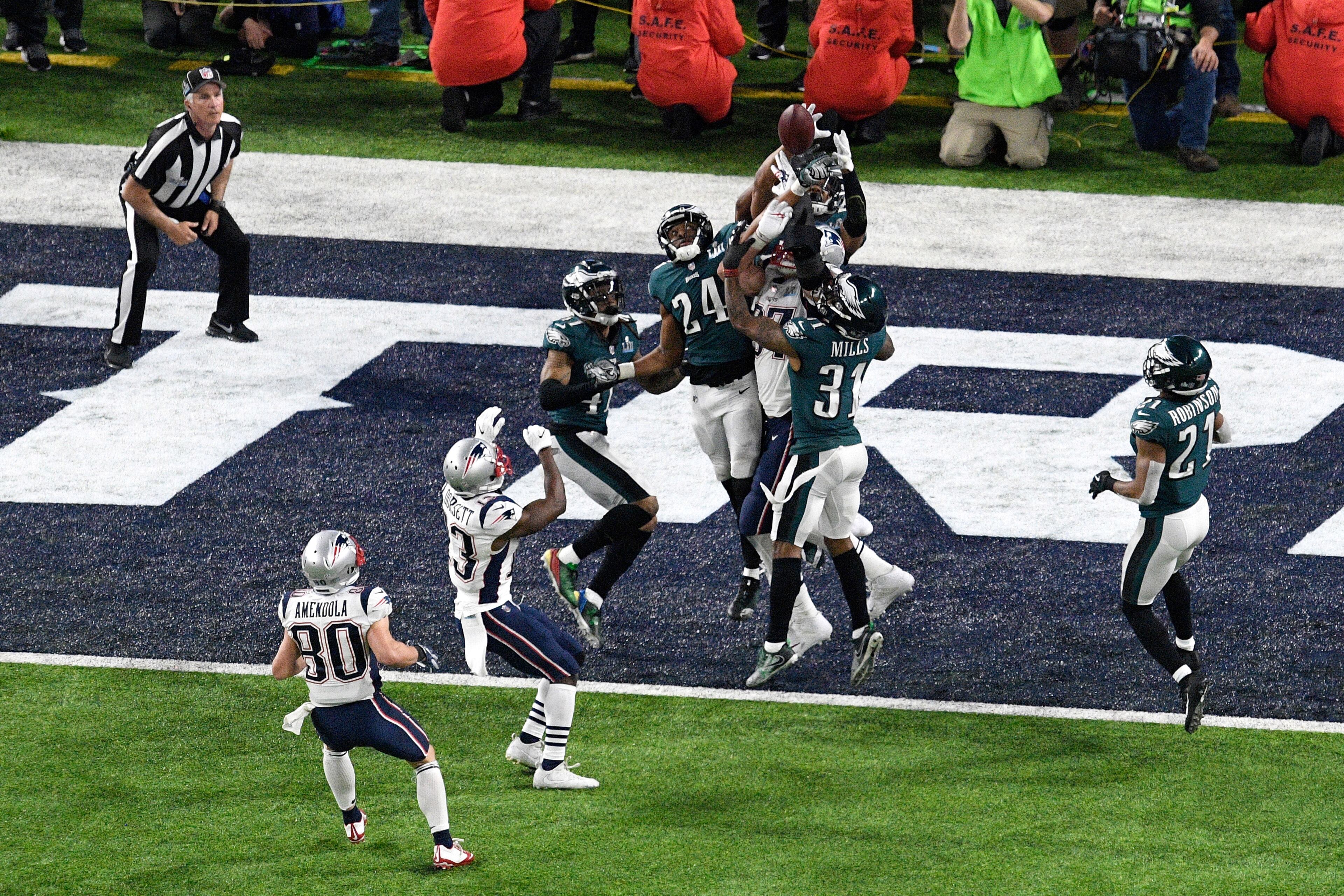MINNEAPOLIS, MN - FEBRUARY 04: Corey Graham #24 of the Philadelphia Eagles breaks up a pass intended for Rob Gronkowski #87 of the New England Patriots during the fourth quarter in Super Bowl LII at U.S. Bank Stadium on February 4, 2018 in Minneapolis, Minnesota. (Photo by Hannah Foslien/Getty Images)