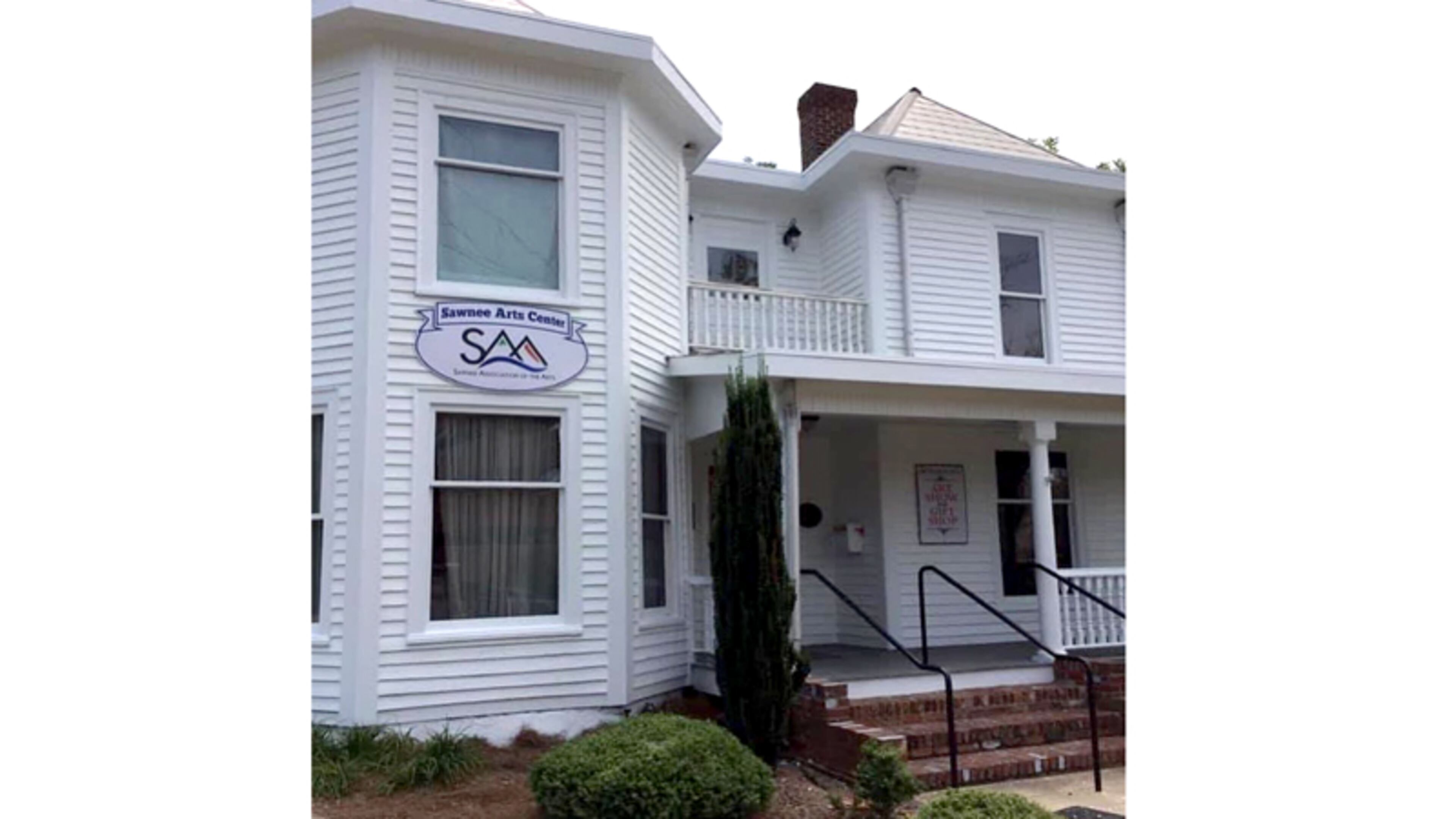 Closed in March because of the COVID-19 pandemic, the Cumming Arts Center in the historic Brannon-Heard House is to reopen on weekends beginning Saturday, Nov. 14.