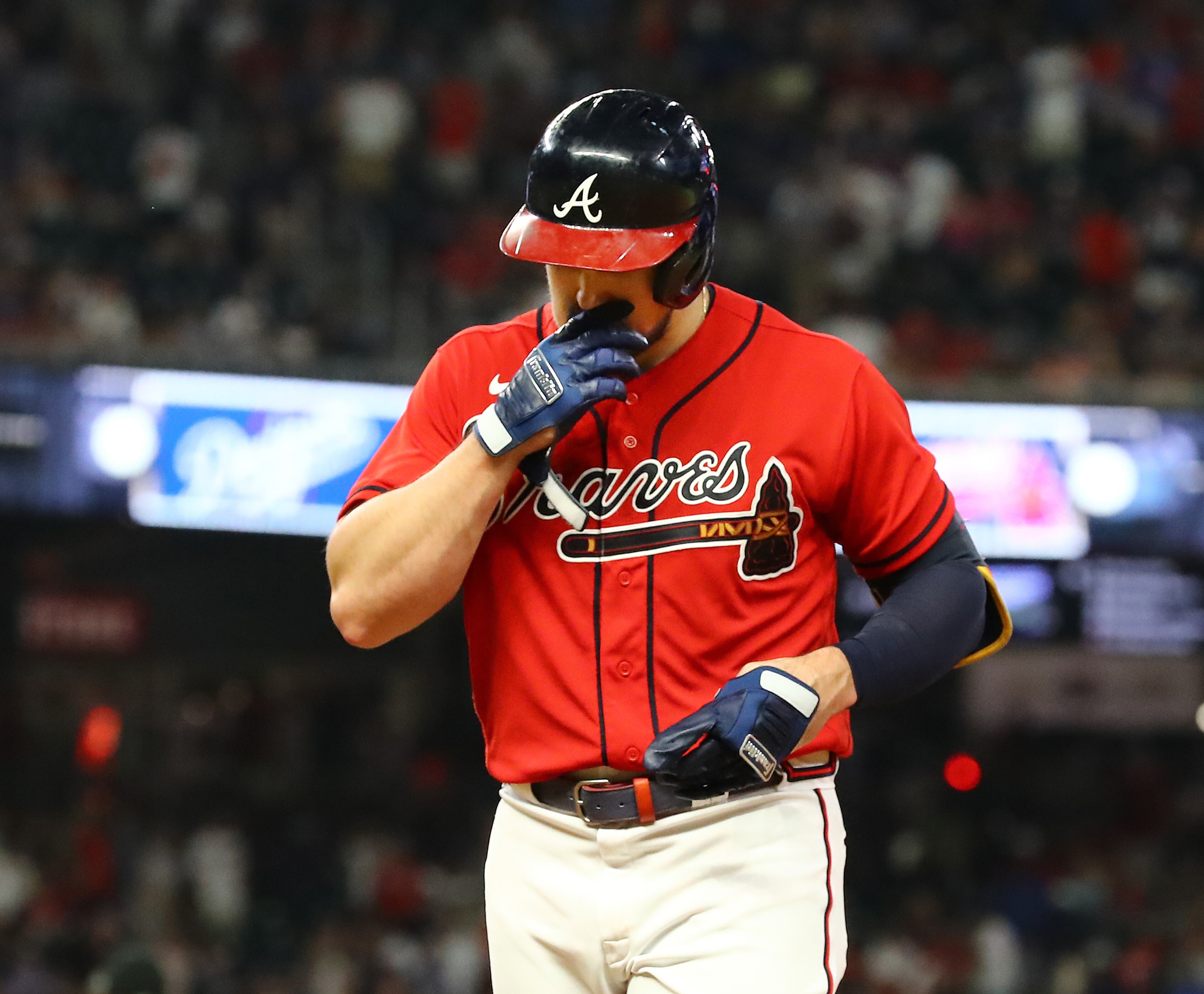 062422 Atlanta: Atlanta Braves Adam Duvall walks off the field after flying out in the ninth for the final out in a 4-1 lass to the Los Angles Dodgers in a MLB baseball game on Friday, June 24, 2022, in Atlanta. “Curtis Compton / Curtis.Compton@ajc.com”