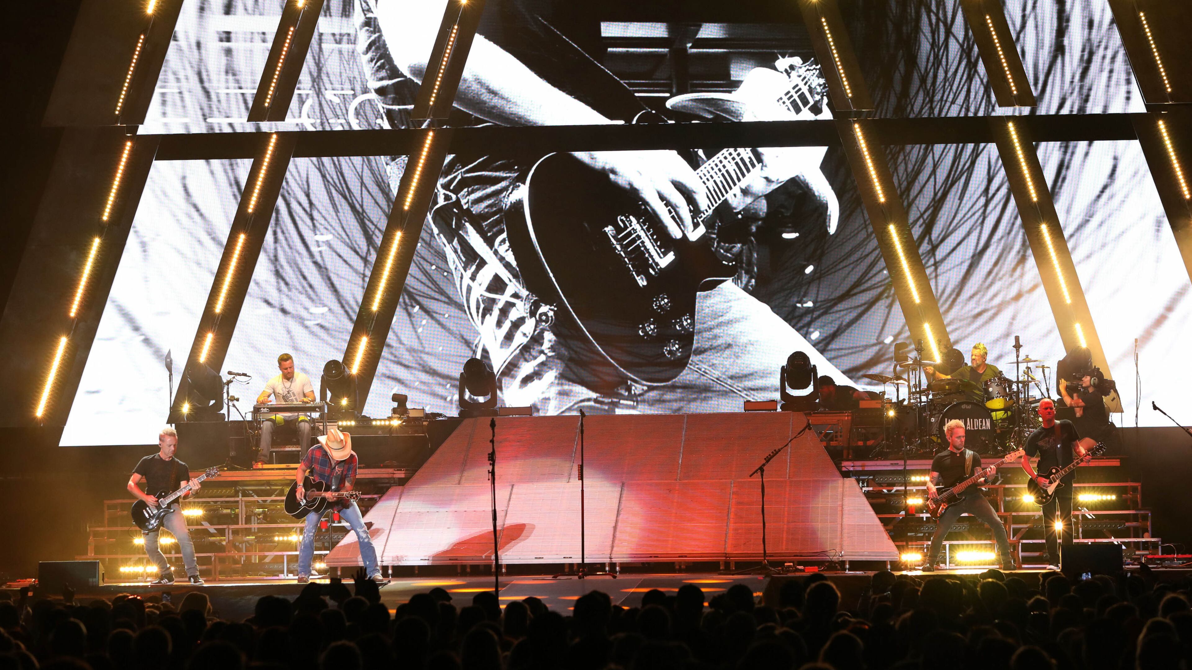 Jason Aldean sold out SunTrust Park on July 21, 2018, along with musical pals Hootie & The Blowfish, Luke Combs and Lauren Alaina. Photo: Robb Cohen Photography & Video/ www.RobbsPhotos.com