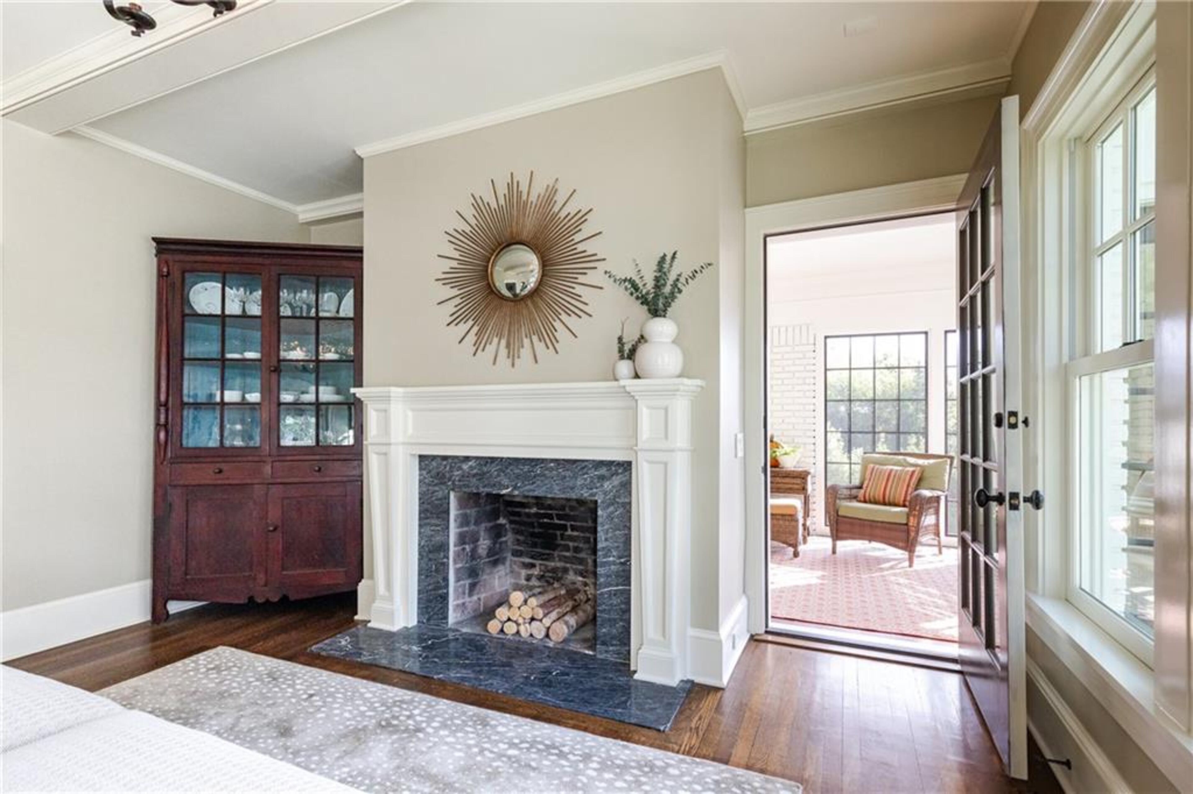 In its modern capacity, the home offers over 7,000sqft of beautifully finished indoor and outdoor living space.