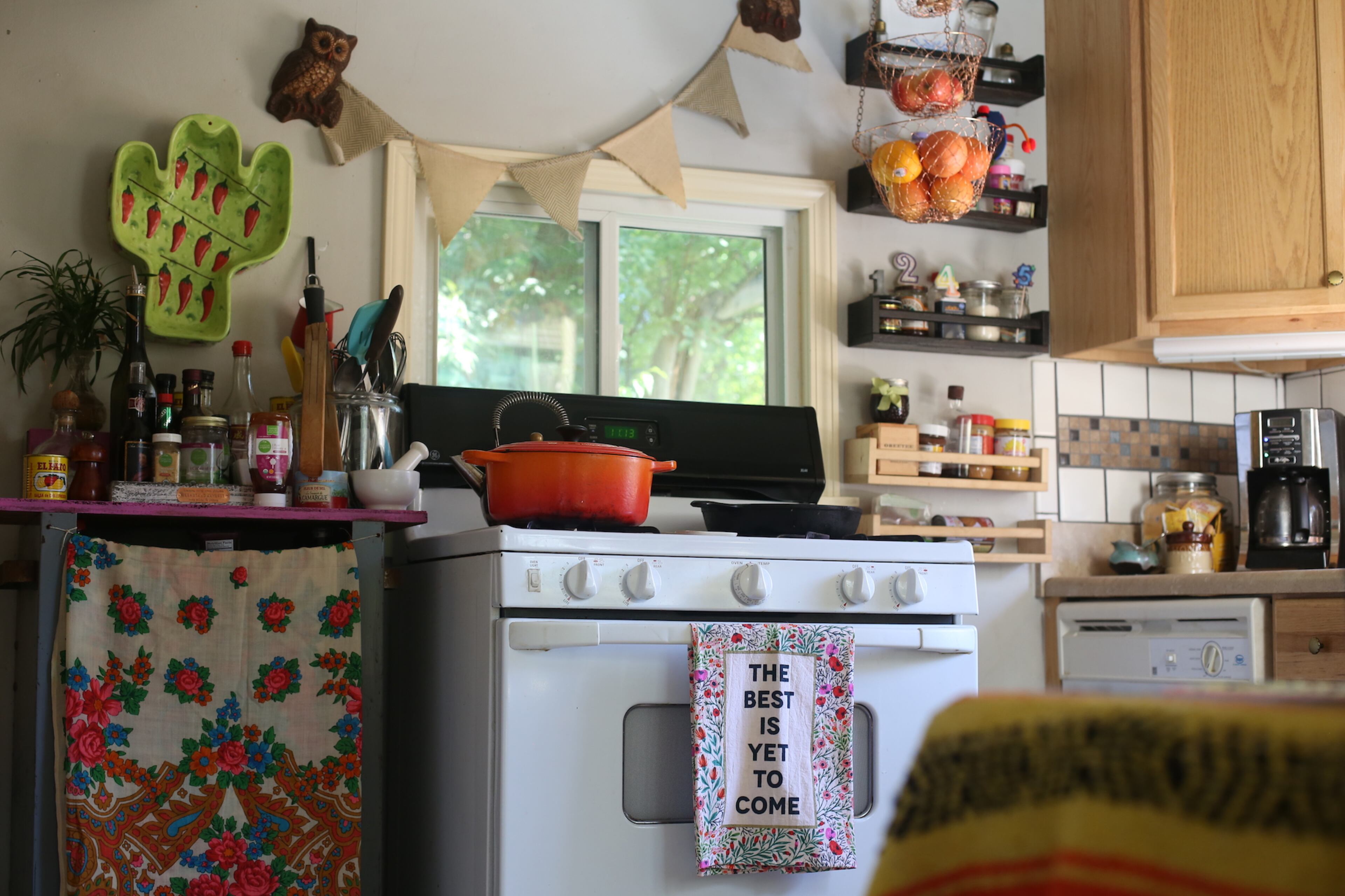 The kitchen is functional and cheerful, with the accessories spreading happy messages.
