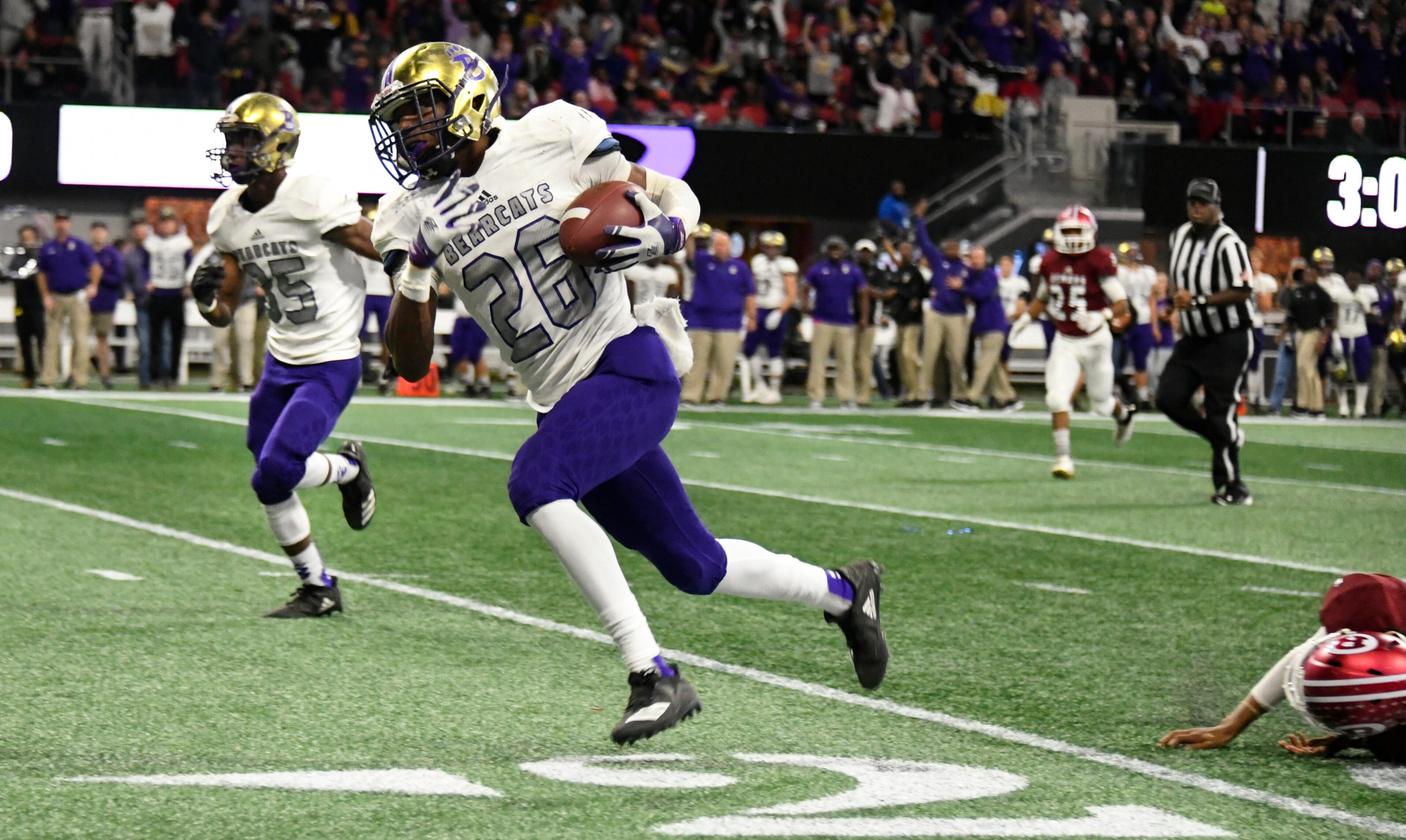 Bainbridge LB Anthony Brooks returns a punt for a touchdown after a Warner Robins punt was deflected off the backside of a player during their class 5A high school championship football game, Tuesday, Dec., 11, 2018, at Mercedes-Benz Stadium, in Atlanta. (John Amis/Special)