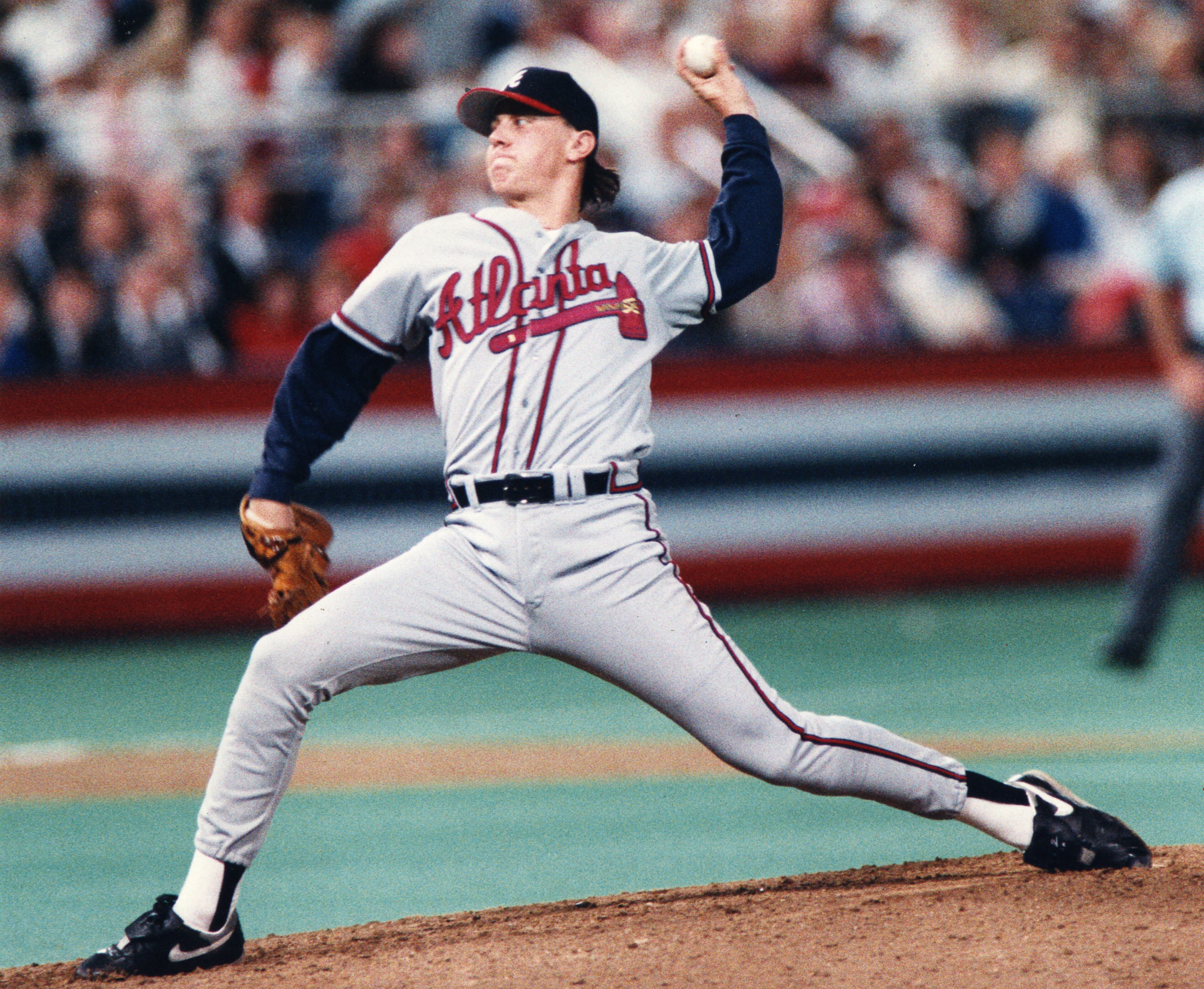 World Series Game 6 Atlanta Braves vs Minnesota Twins Braves' Steve Avery pitches in Game 6 of the World Series at the Metrodome. October 26, 1991 (Marlene Karas / AJC staff)