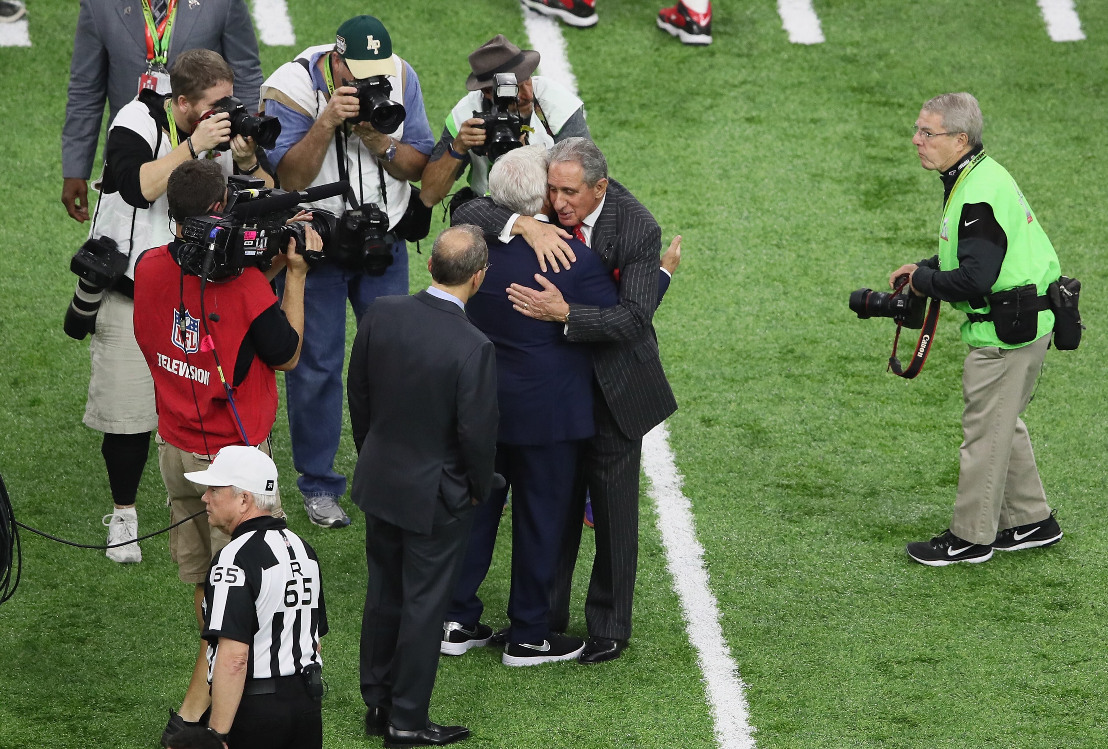 HOUSTON, TX - FEBRUARY 05: New England Patriots owner Robert Kraft hugs Atlanta Falcons ownerArthur Blank prior to Super Bowl 51 at NRG Stadium on February 5, 2017 in Houston, Texas. (Photo by Ezra Shaw/Getty Images)