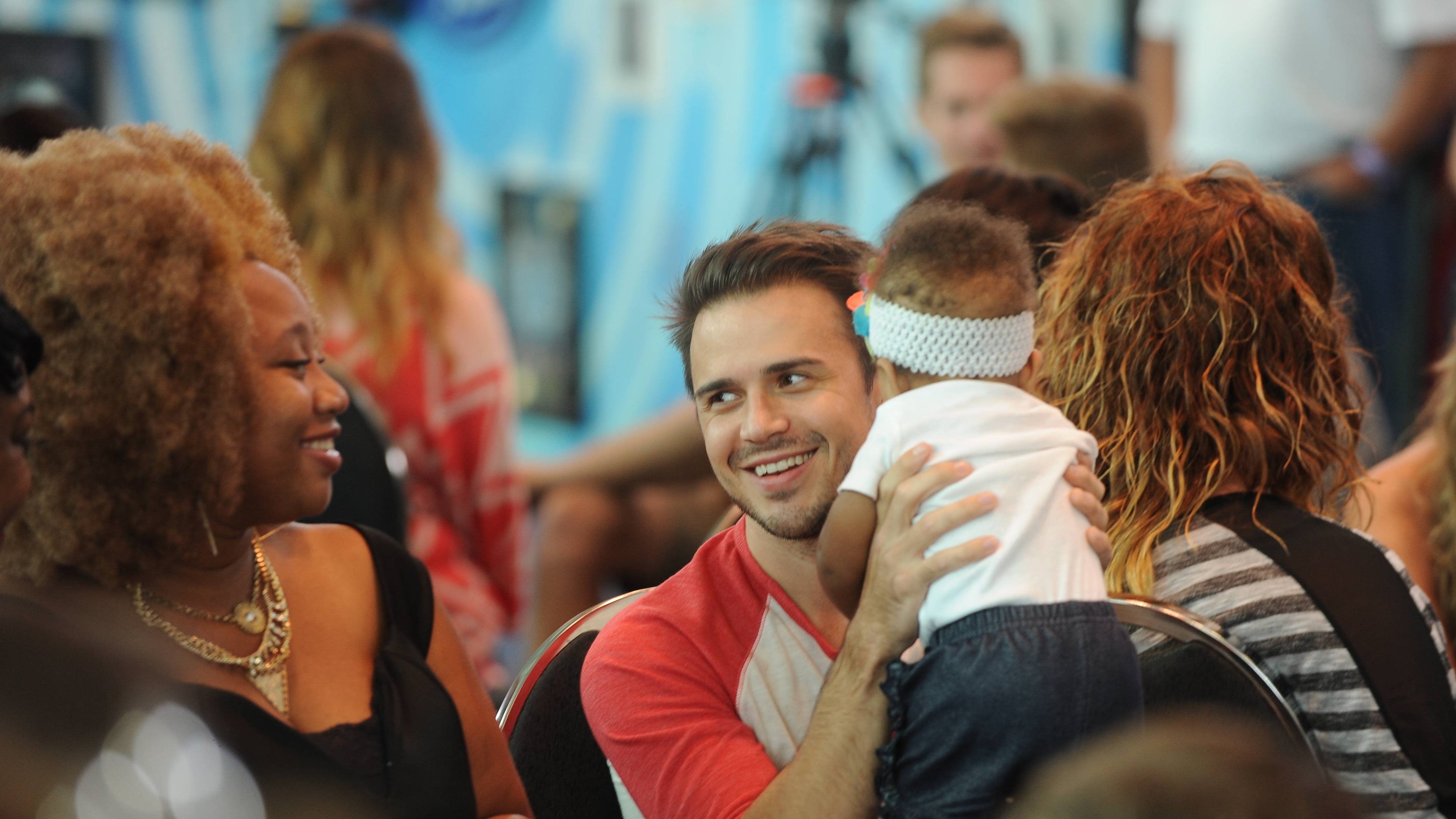 AMERICAN IDOL XV: Little Rock Auditions: Kris Allen shows up for support. His episode is set to air January 7, 2016. . Cr: Michael Becker / FOX.