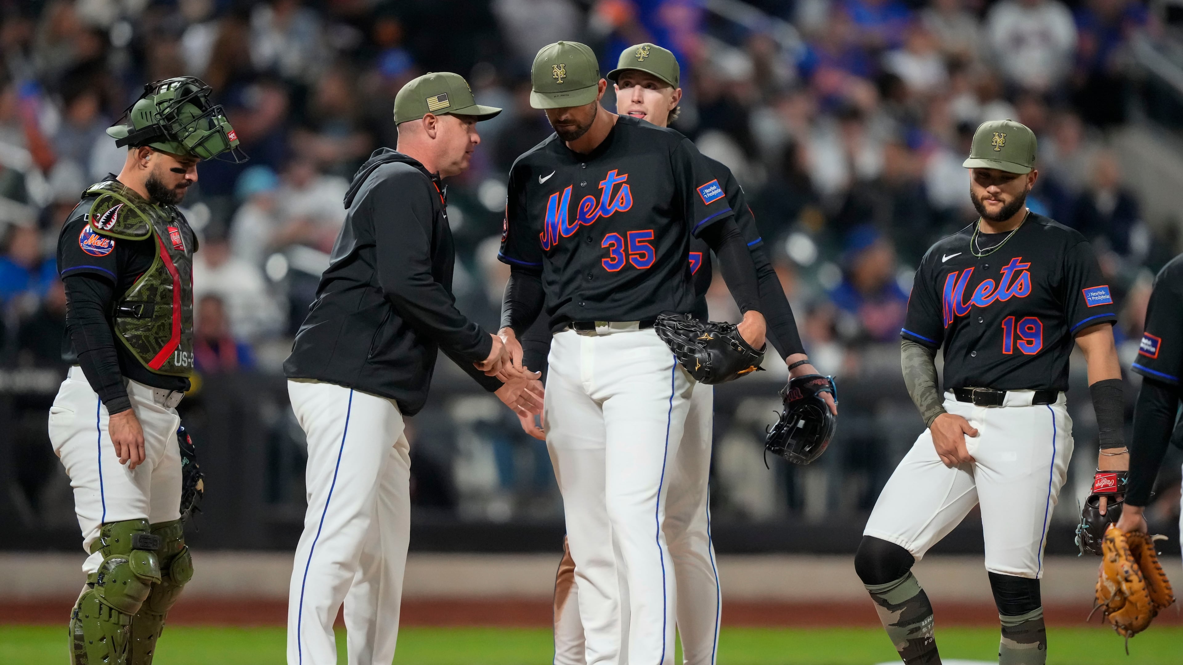 New York Mets starting pitcher Clay Holmes (35) heads to the dugout while being pulled by manager Carlos Mendoza during the fifth inning of a baseball game against the New York Yankees, Friday, May 15, 2026, in New York. (AP Photo/Yuki Iwamura)