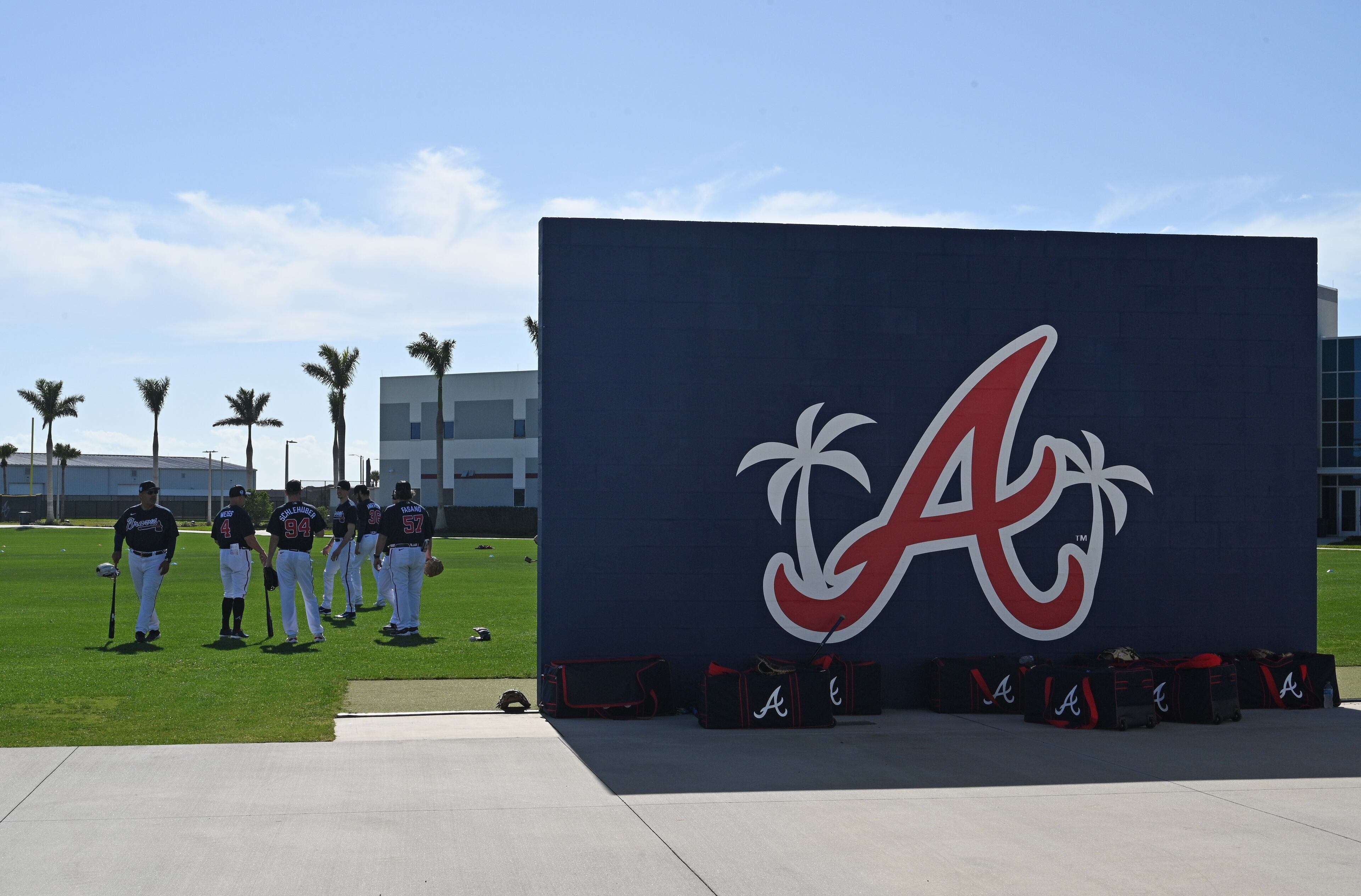 Braves pitchers prepare for their workout during spring training Thursday at CoolToday Park in North Port, Florida. (Hyosub Shin / Hyosub.Shin@ajc.com)