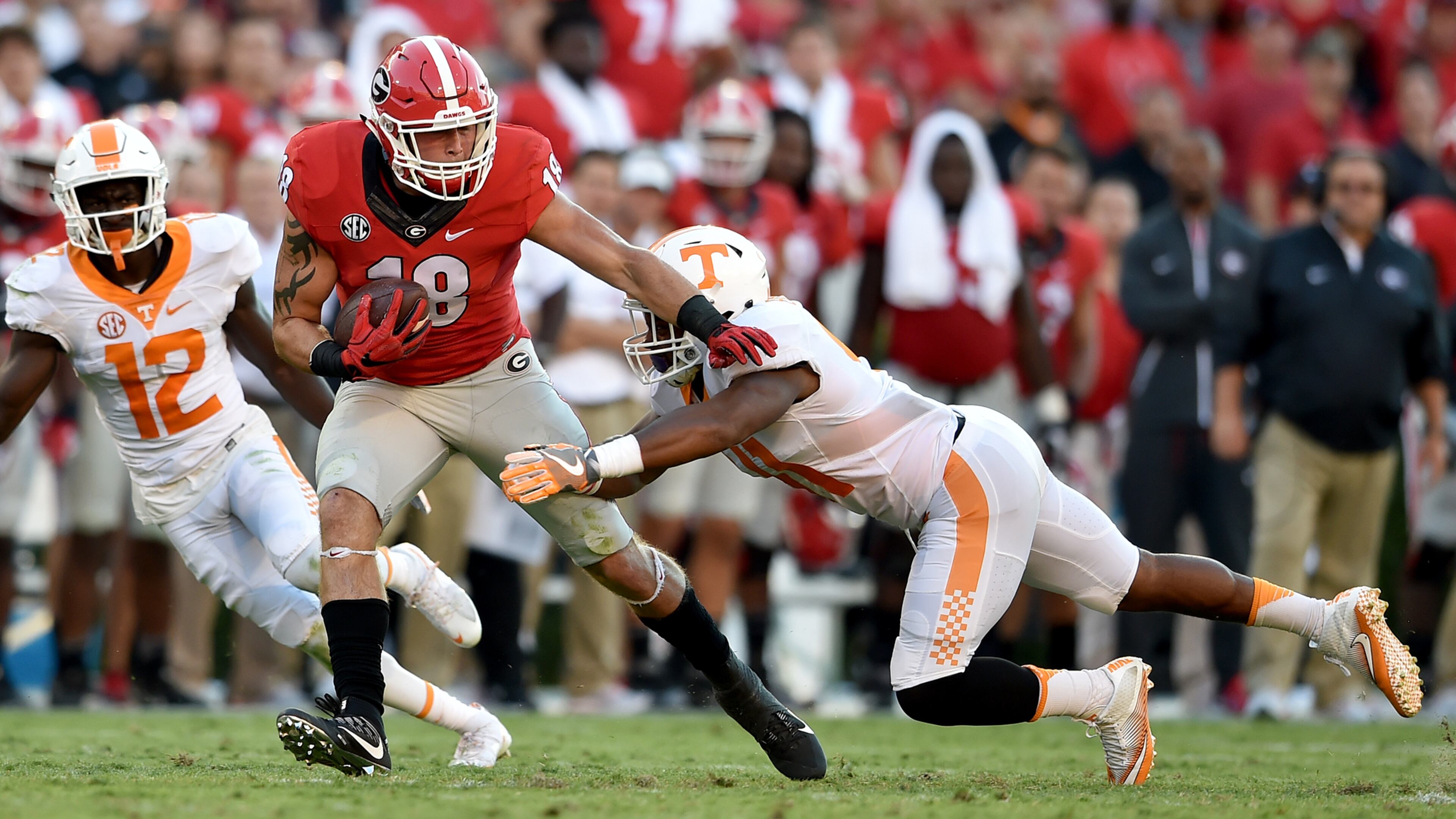 Georgia Bulldogs tight end Isaac Nauta finishes off a first-down pass reception against Tennessee last October.