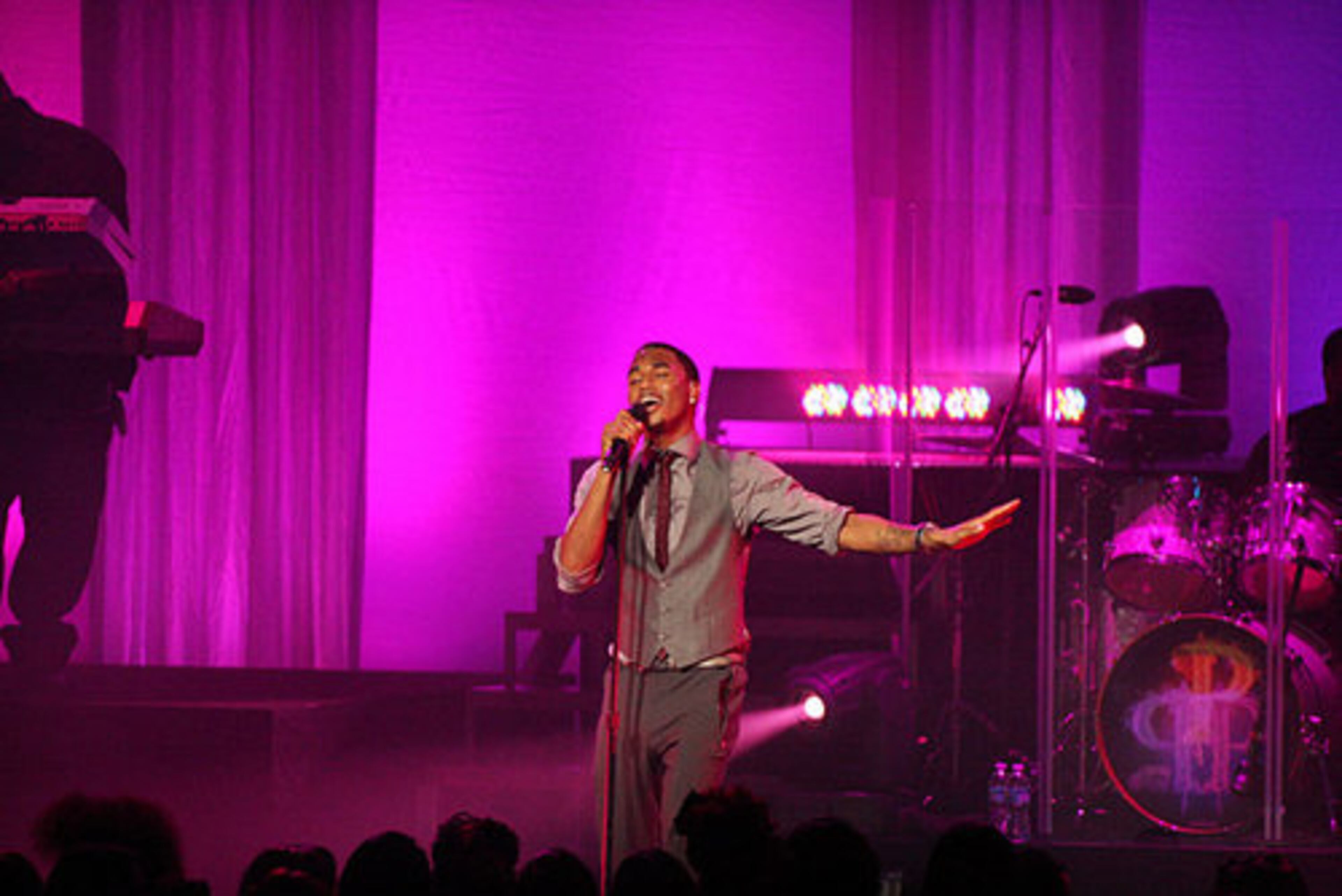 Trey Songz performs "I Need A Girl."