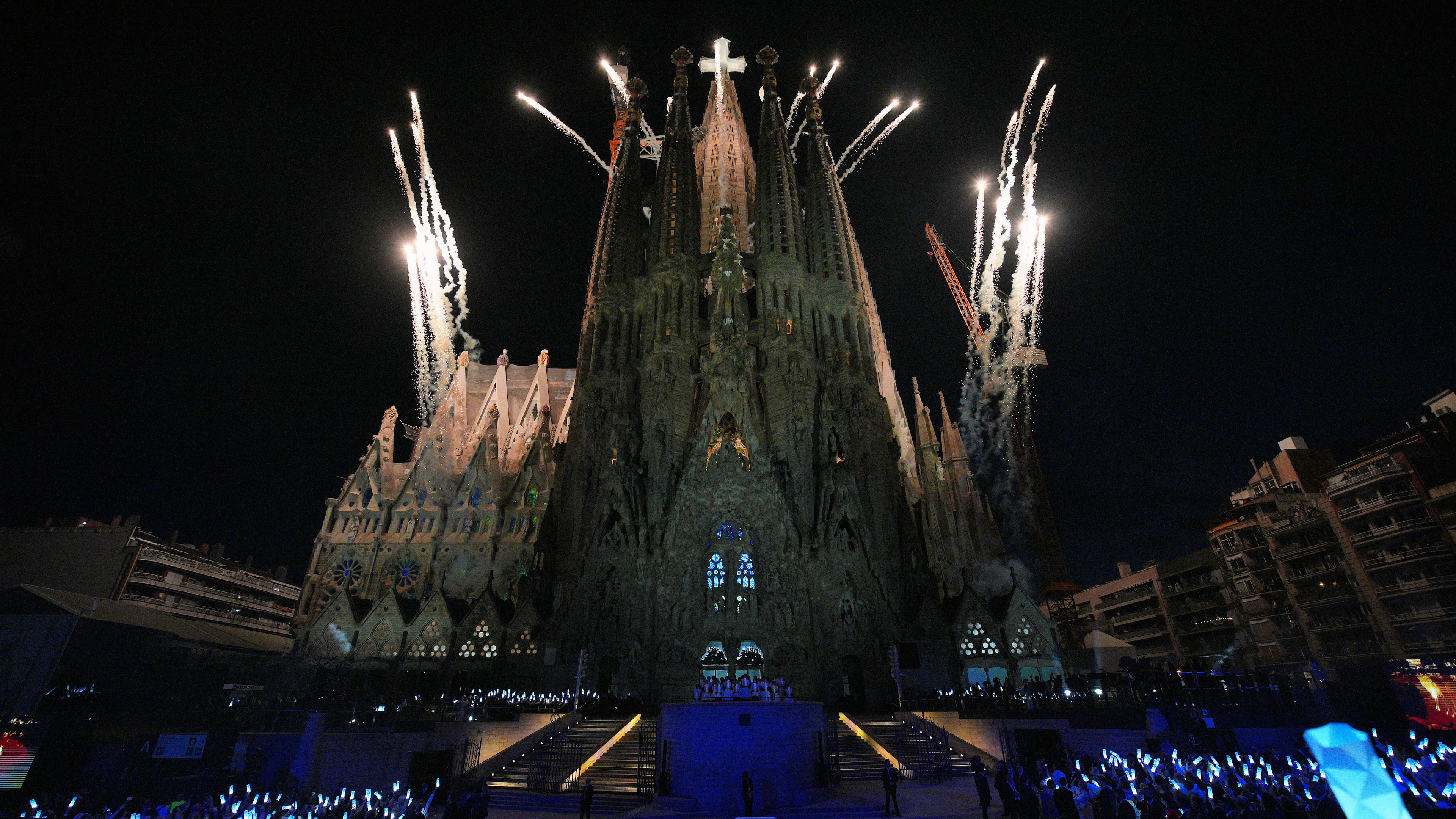 Pope Leo XIV attends the inauguration of the Tower of Jesus Christ at the Basilica of the Sagrada FamÃlia in Barcelona, Spain, Wednesday, June 10, 2026. (AP Photo/Emilio Morenatti)