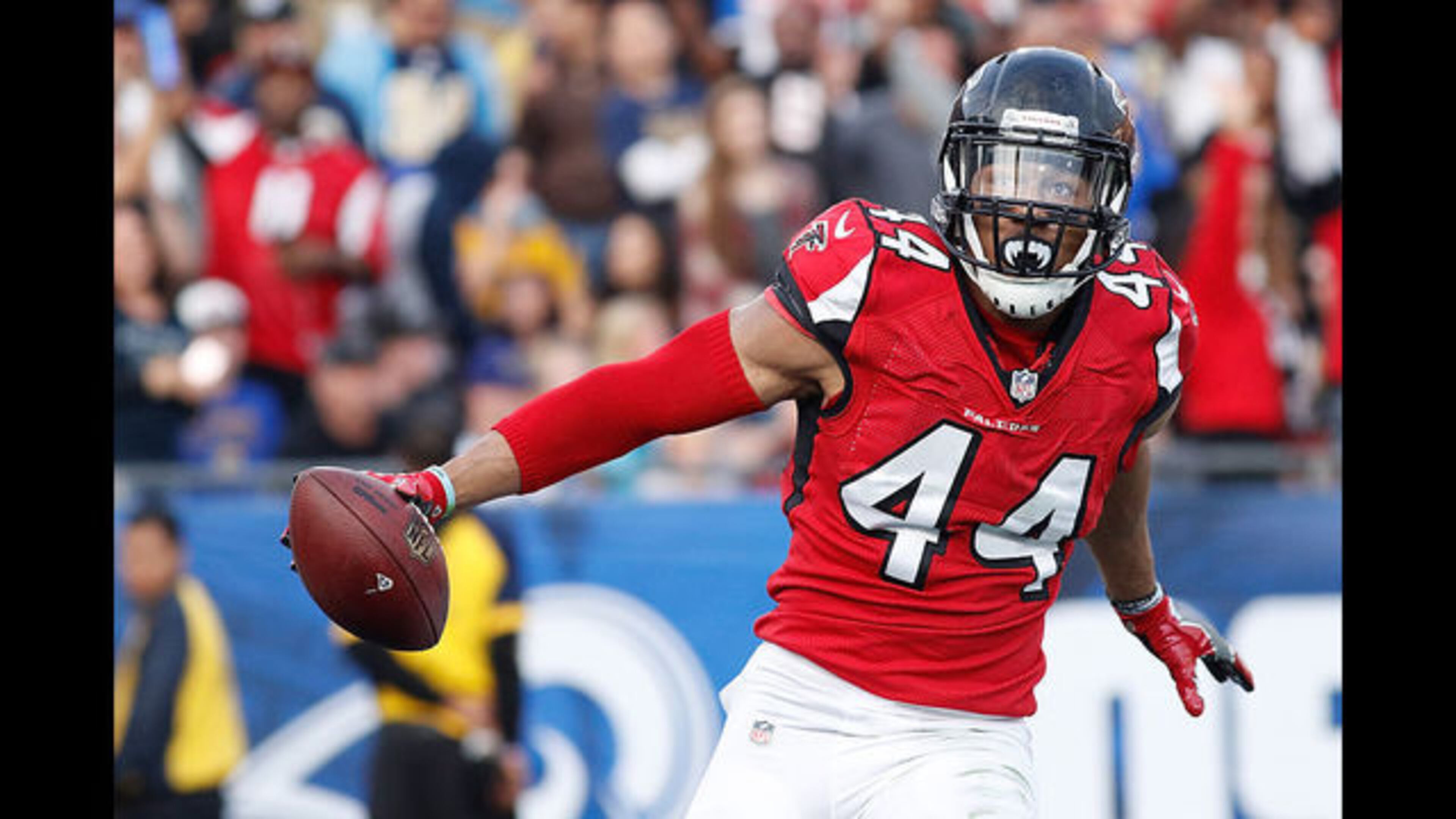 Vic Beasley Jr. of the Atlanta Falcons on his way into the endzone scoring a touchdown after a fumble recovery against the Los Angeles Rams at the Los Angeles Memorial Coliseum on December 11, 2016 in Los Angeles, California. (Photo by Josh Lefkowitz/Getty Images)
